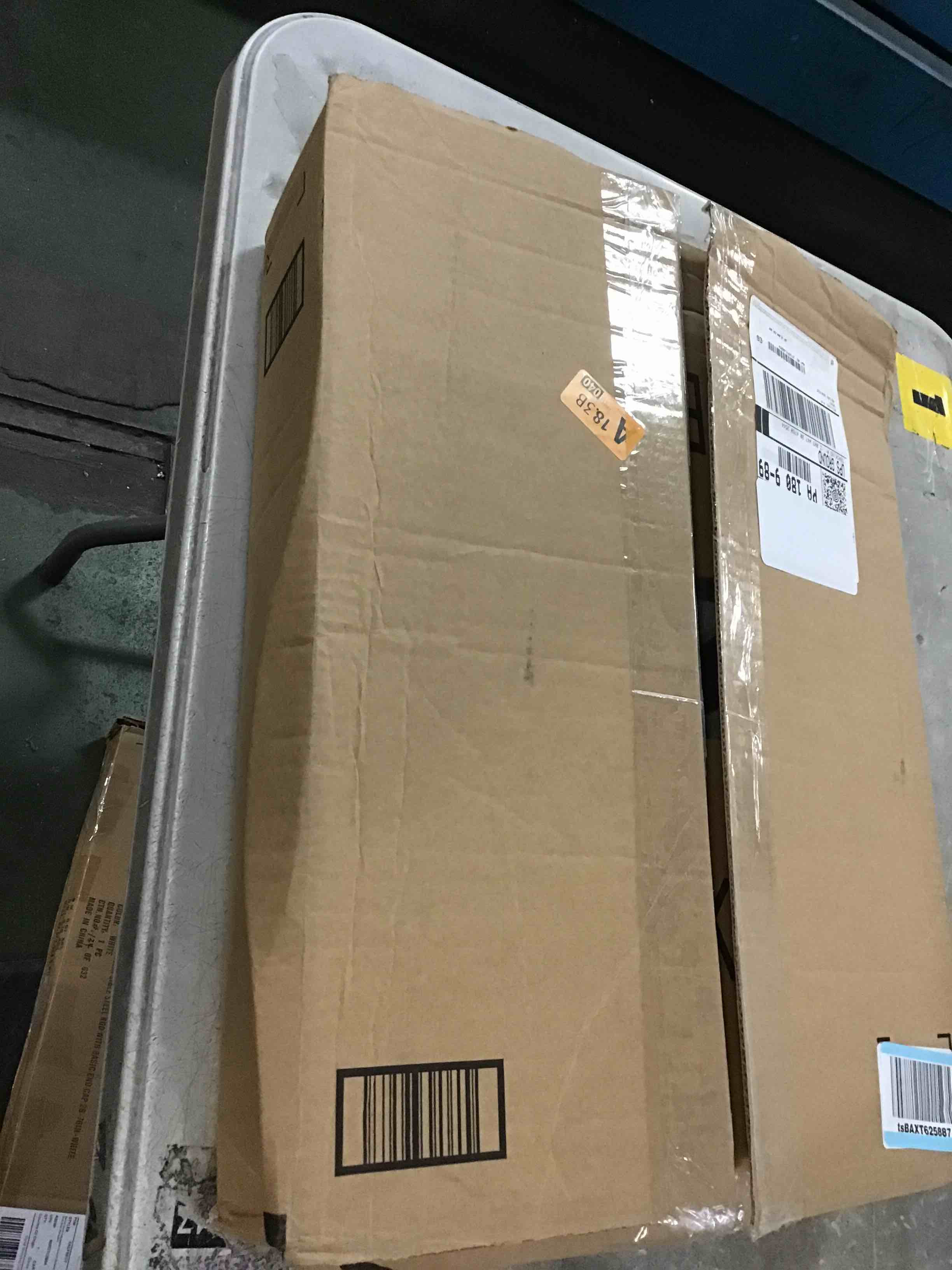 https://s3.amazonaws.com/lotting-images-prod/bidfta/GRA1705357_1735828777880.jpeg