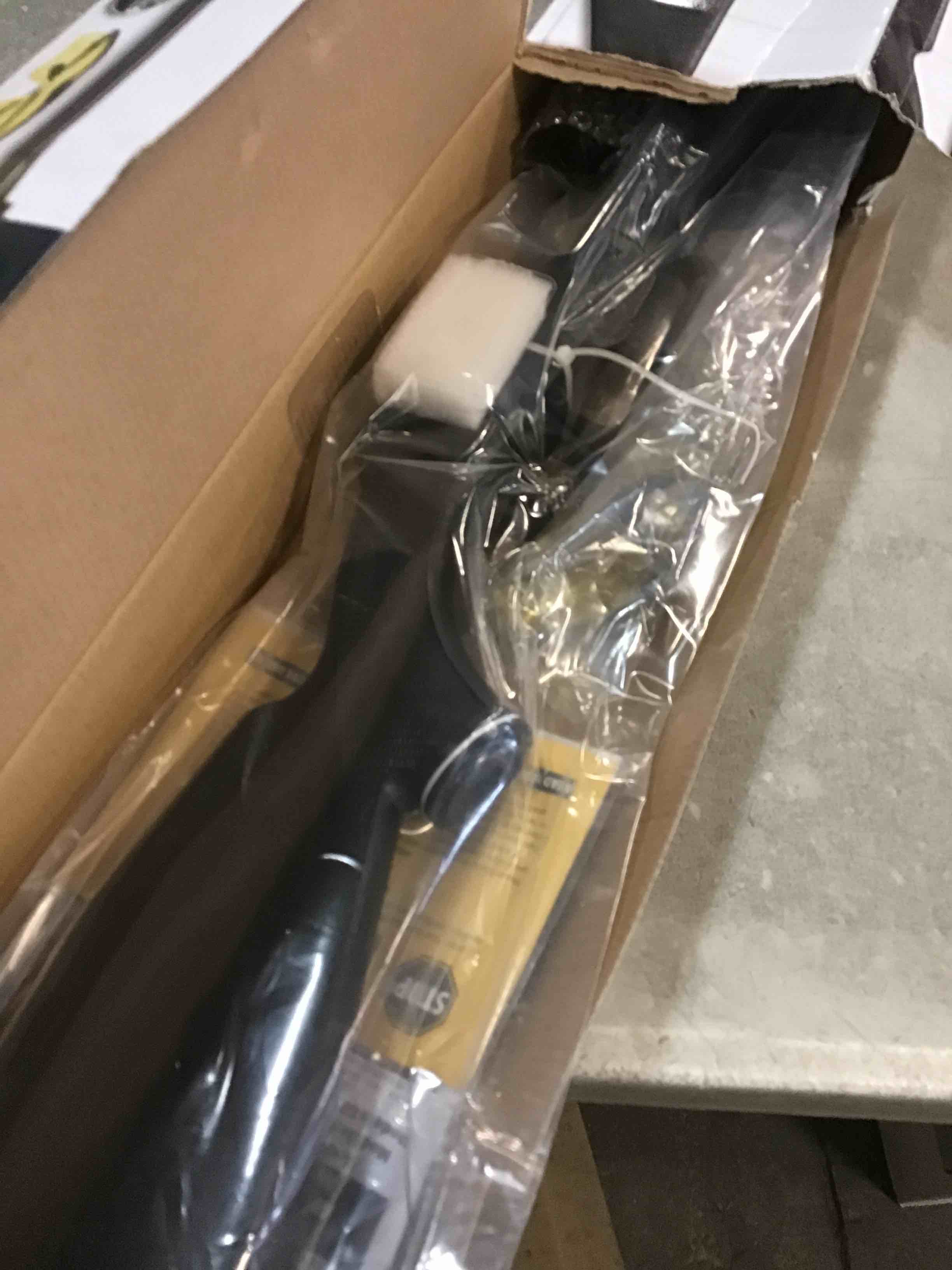 https://s3.amazonaws.com/lotting-images-prod/bidfta/GRA1707965_1737399404867.jpeg