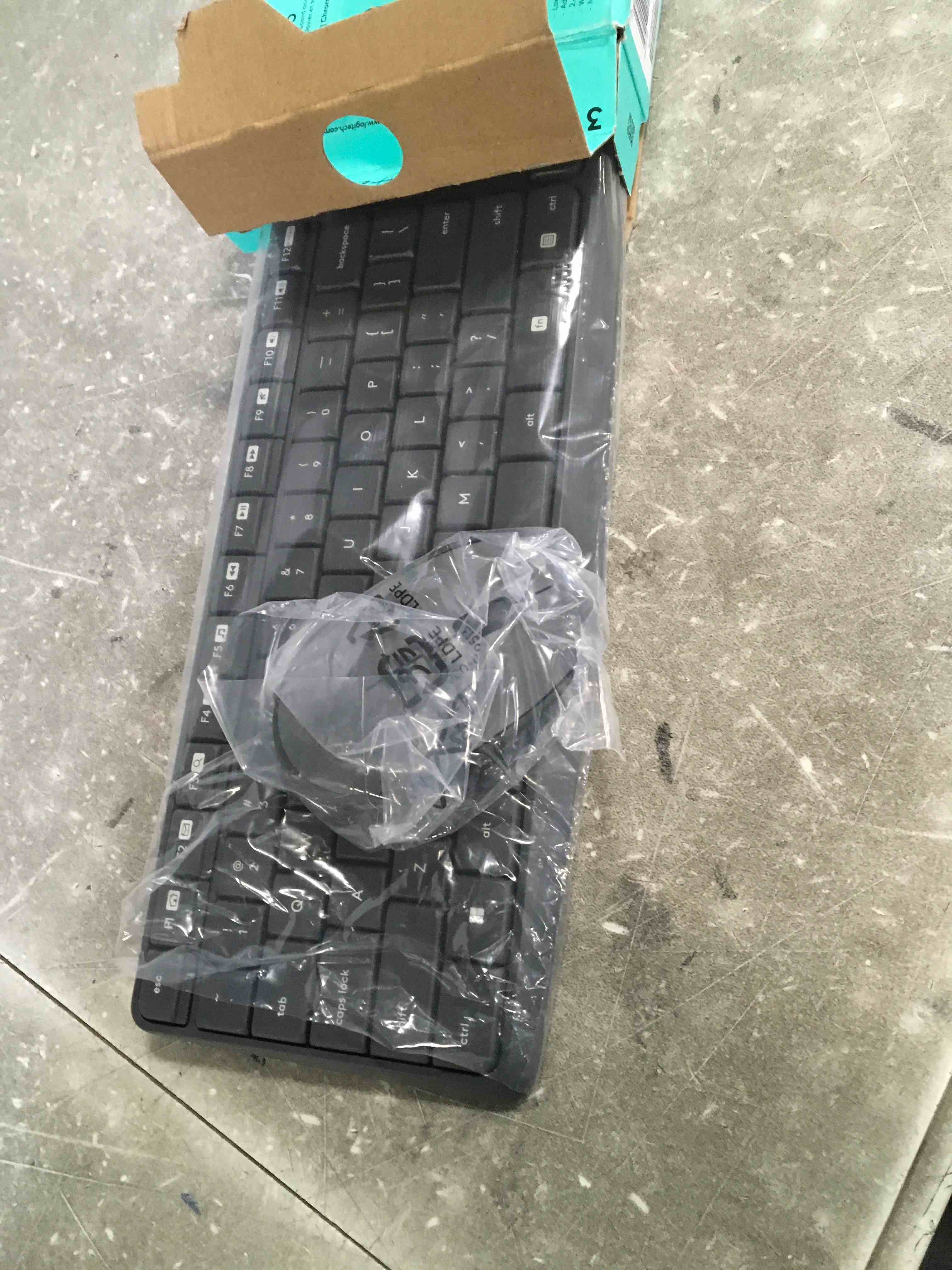 https://s3.amazonaws.com/lotting-images-prod/bidfta/GRA1709682_1741185061435.jpeg