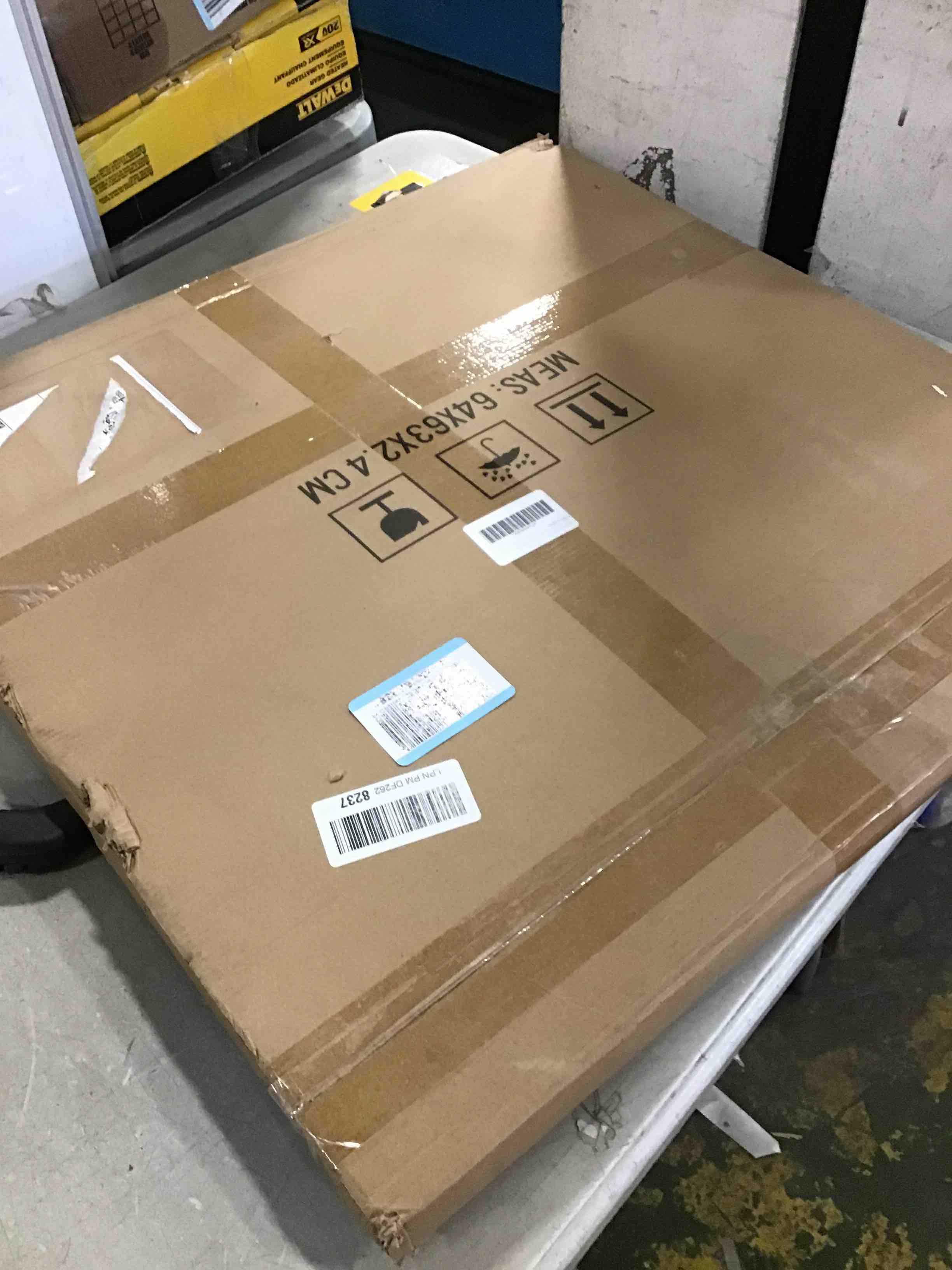 https://s3.amazonaws.com/lotting-images-prod/bidfta/GRA1711150_1734193788861.jpeg