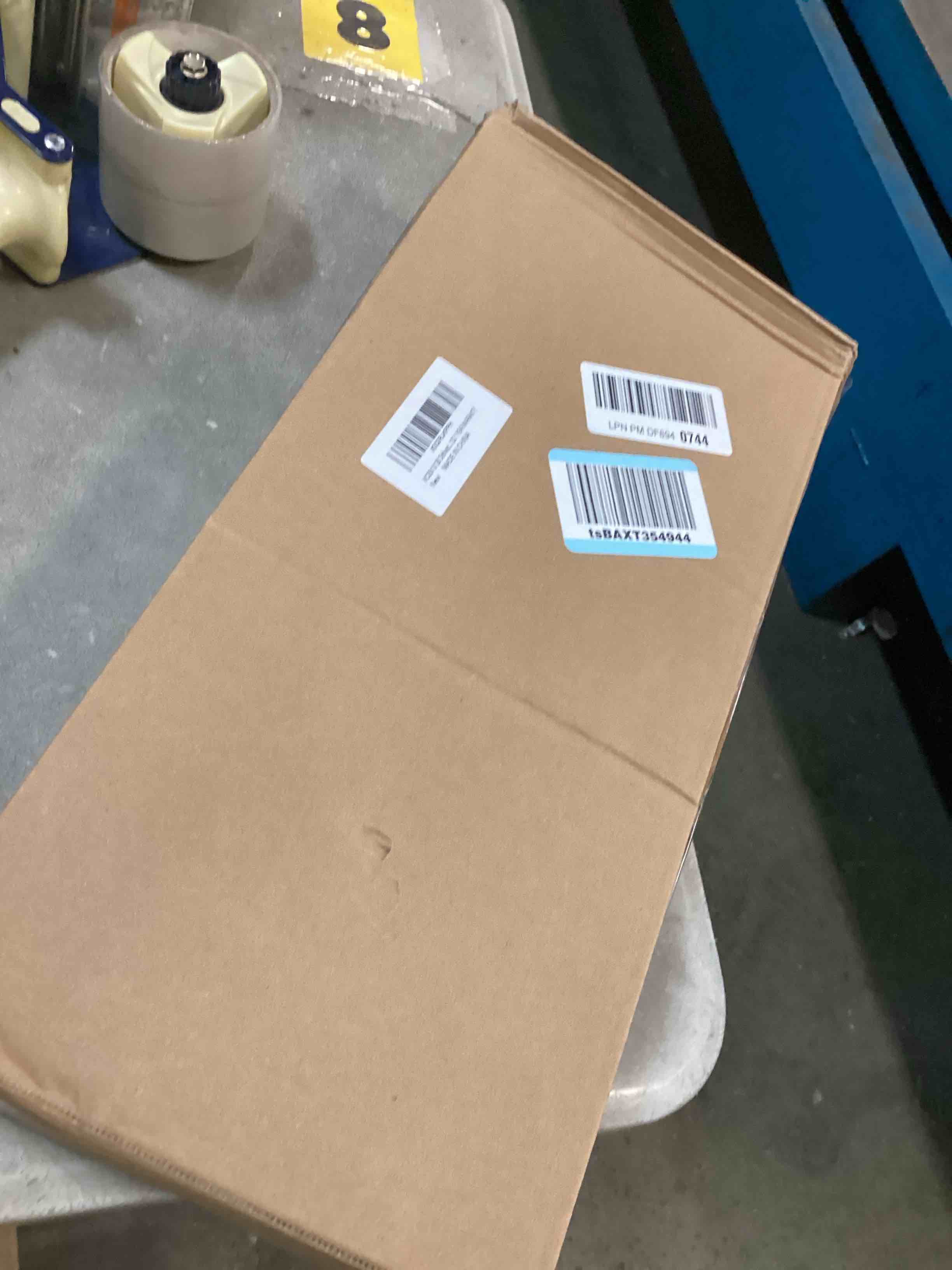 https://s3.amazonaws.com/lotting-images-prod/bidfta/GRA1711664_1734468349284.jpeg
