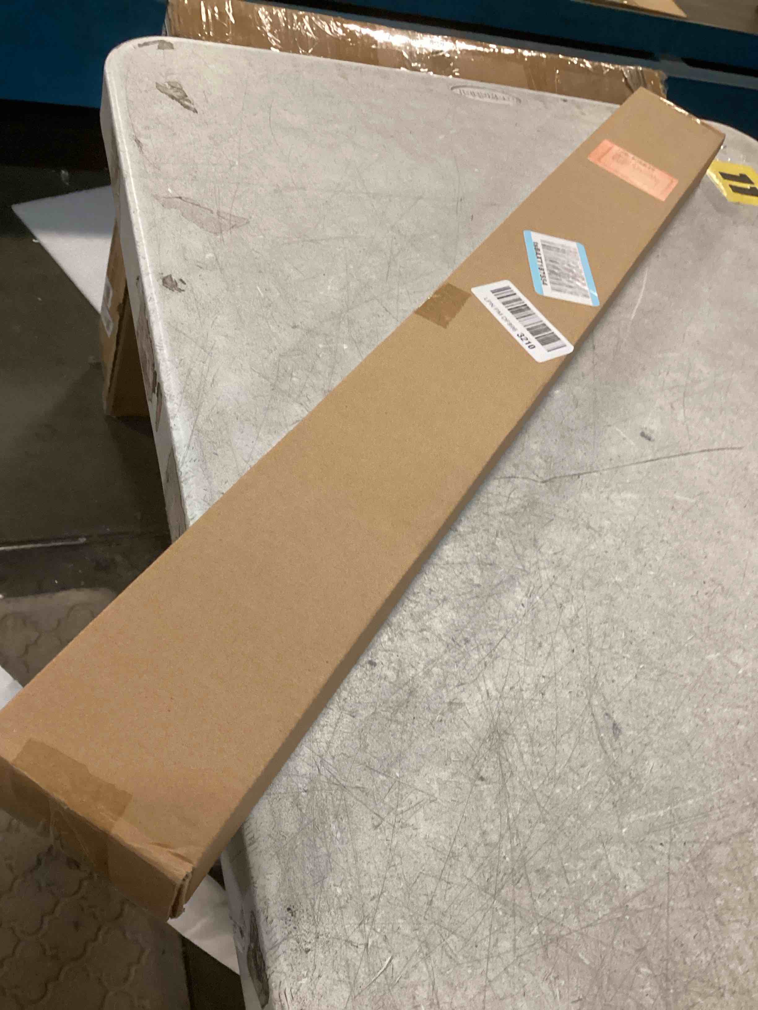 https://s3.amazonaws.com/lotting-images-prod/bidfta/GRA1712211_1734703222646.jpeg