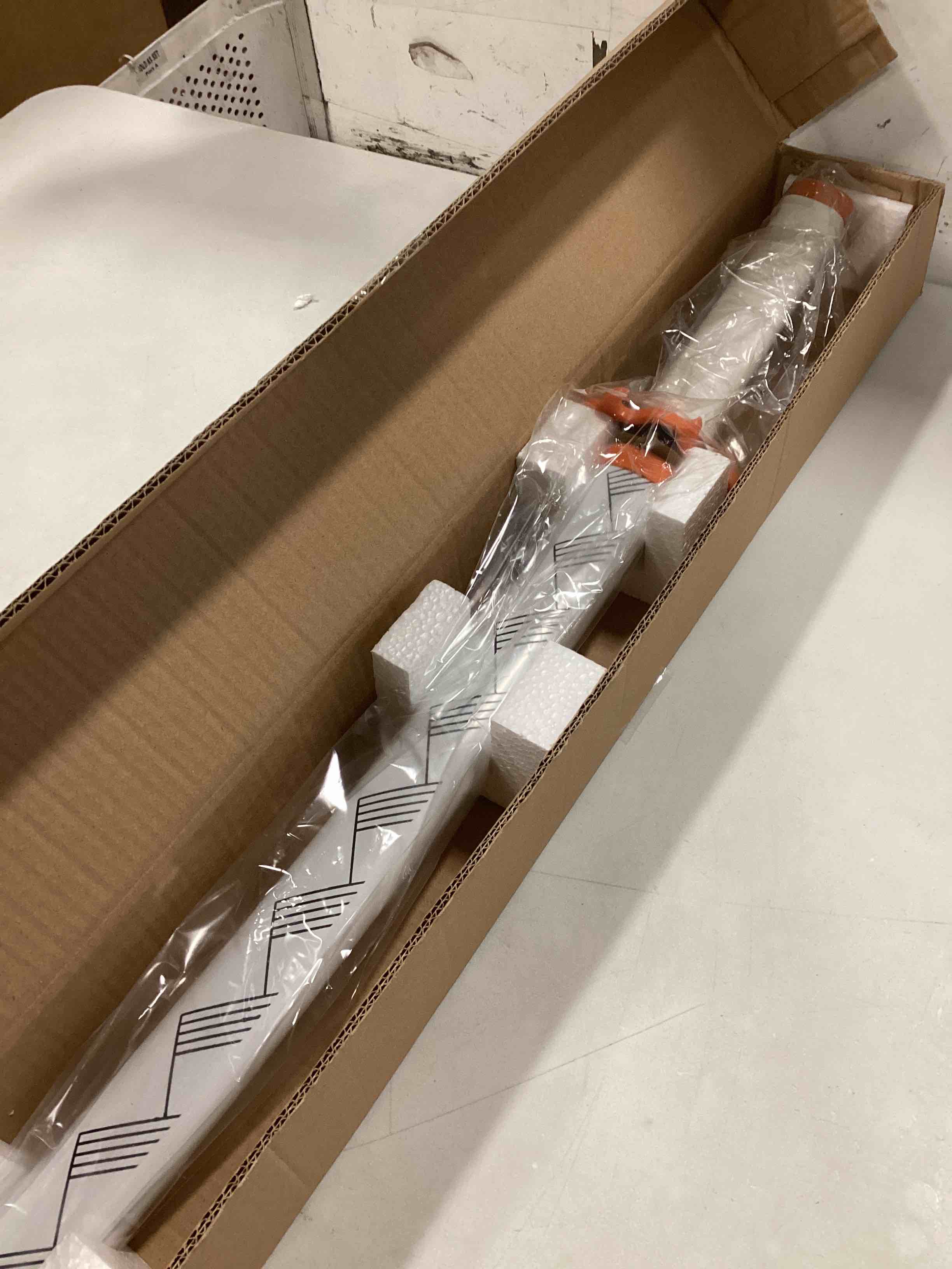 https://s3.amazonaws.com/lotting-images-prod/bidfta/GRA1717835_1736277301428.jpeg