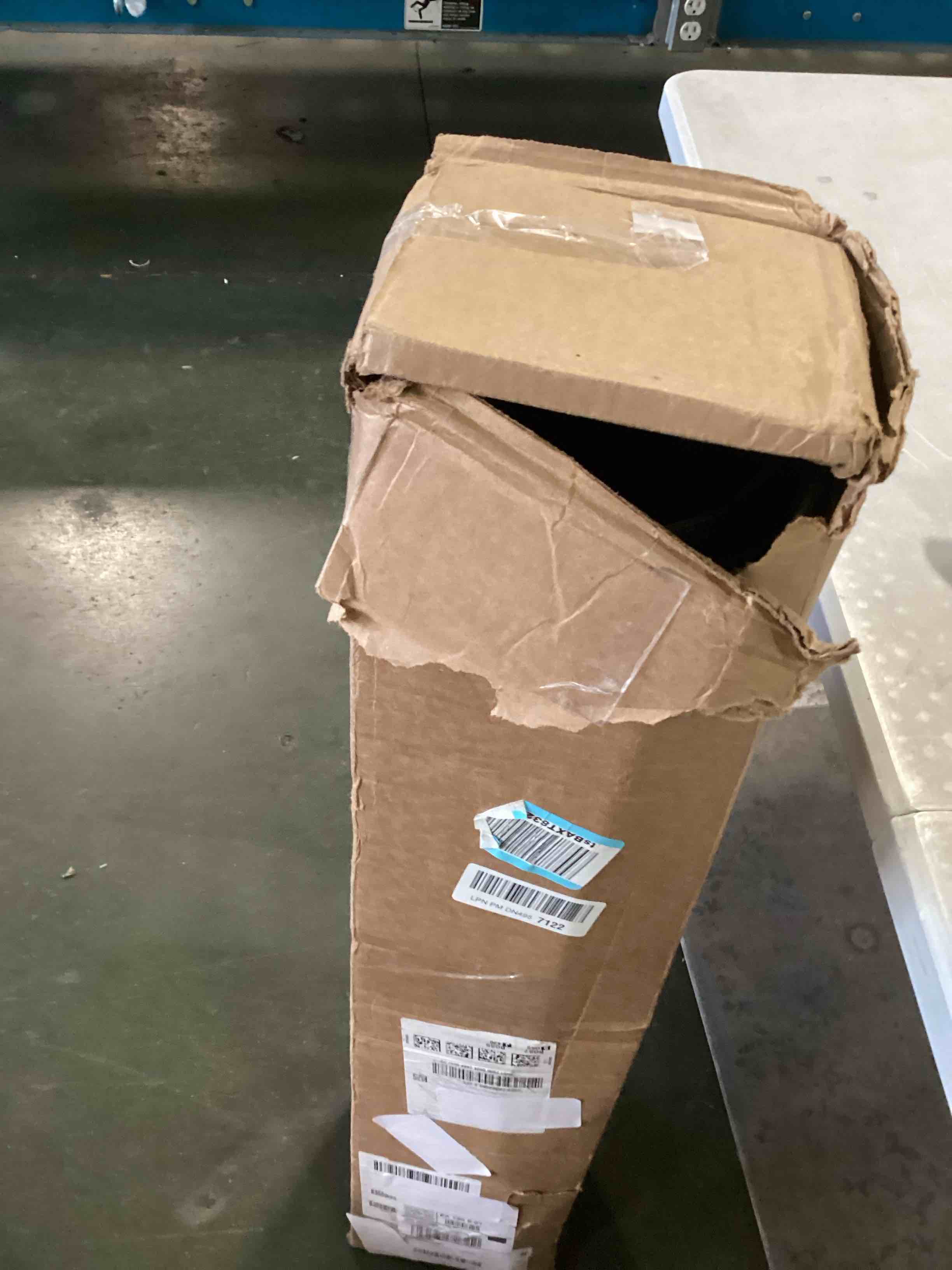 https://s3.amazonaws.com/lotting-images-prod/bidfta/GRA1718988_1737035206039.jpeg