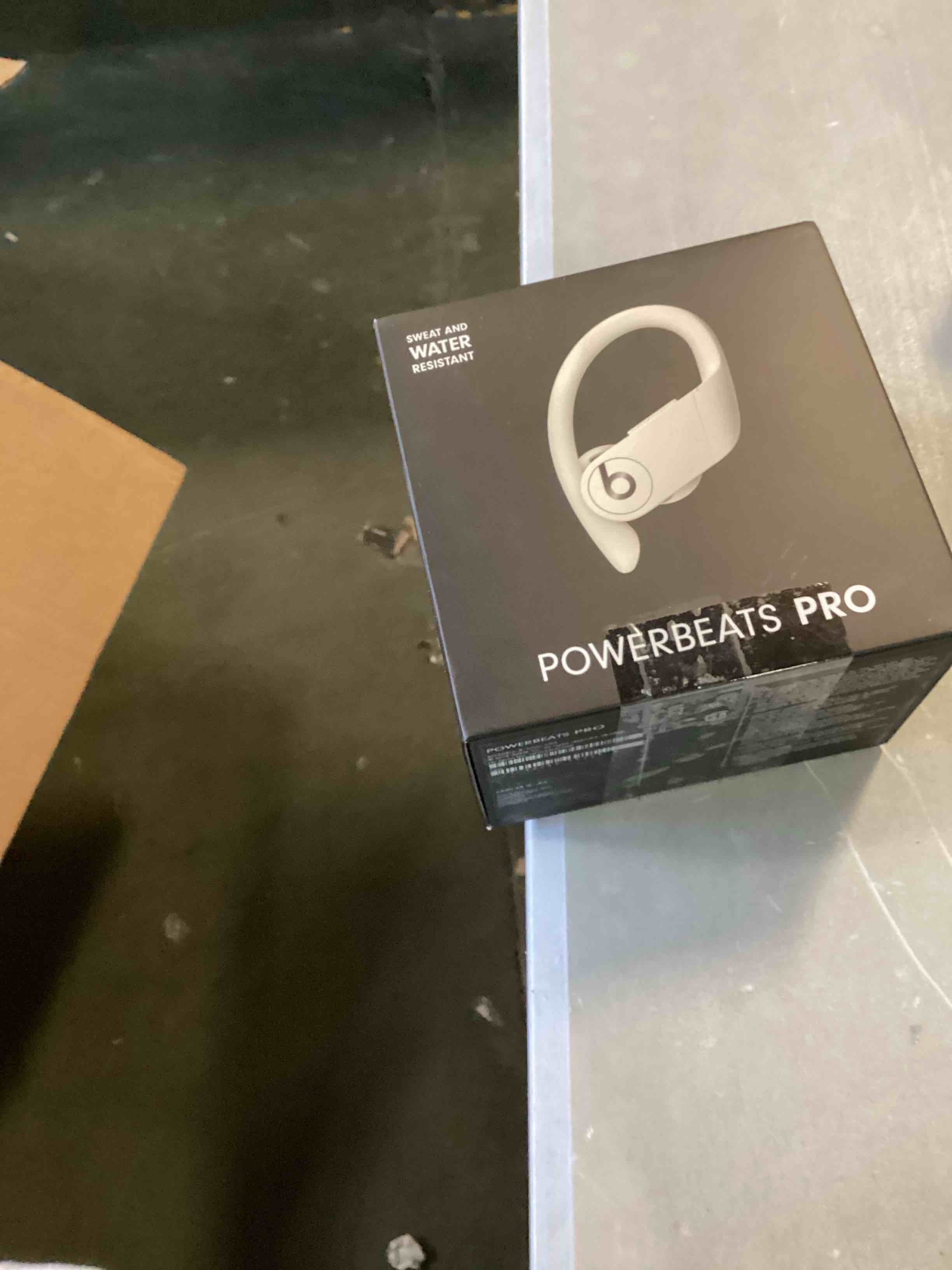 https://s3.amazonaws.com/lotting-images-prod/bidfta/GRA1719361_1737146093481.jpeg