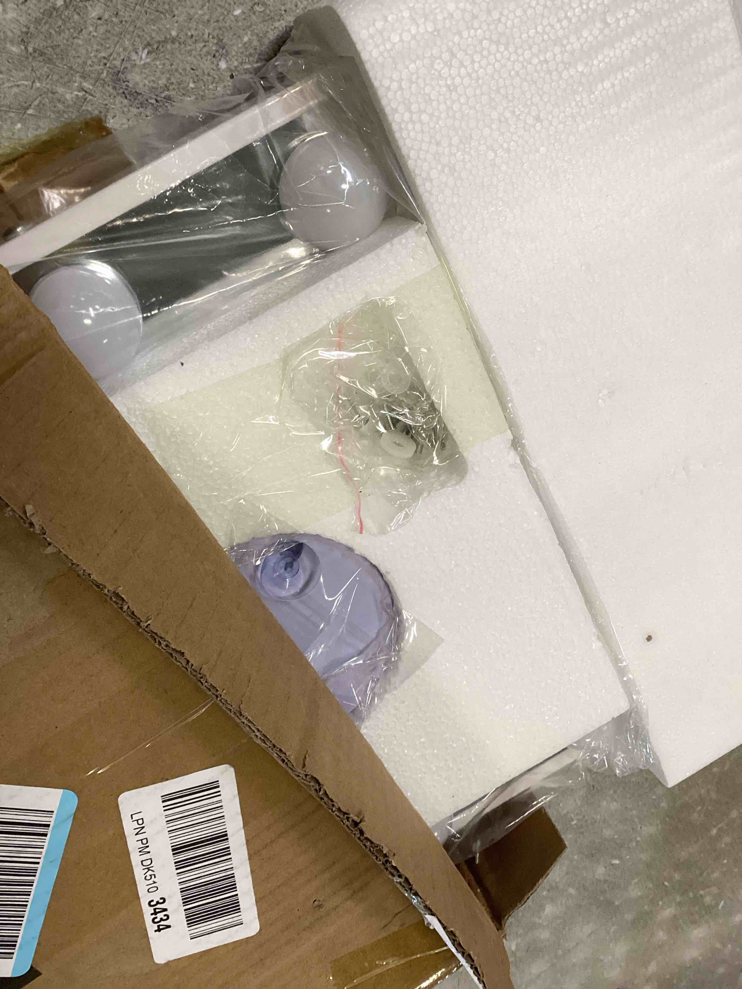 https://s3.amazonaws.com/lotting-images-prod/bidfta/GRA1719452_1737392208904.jpeg