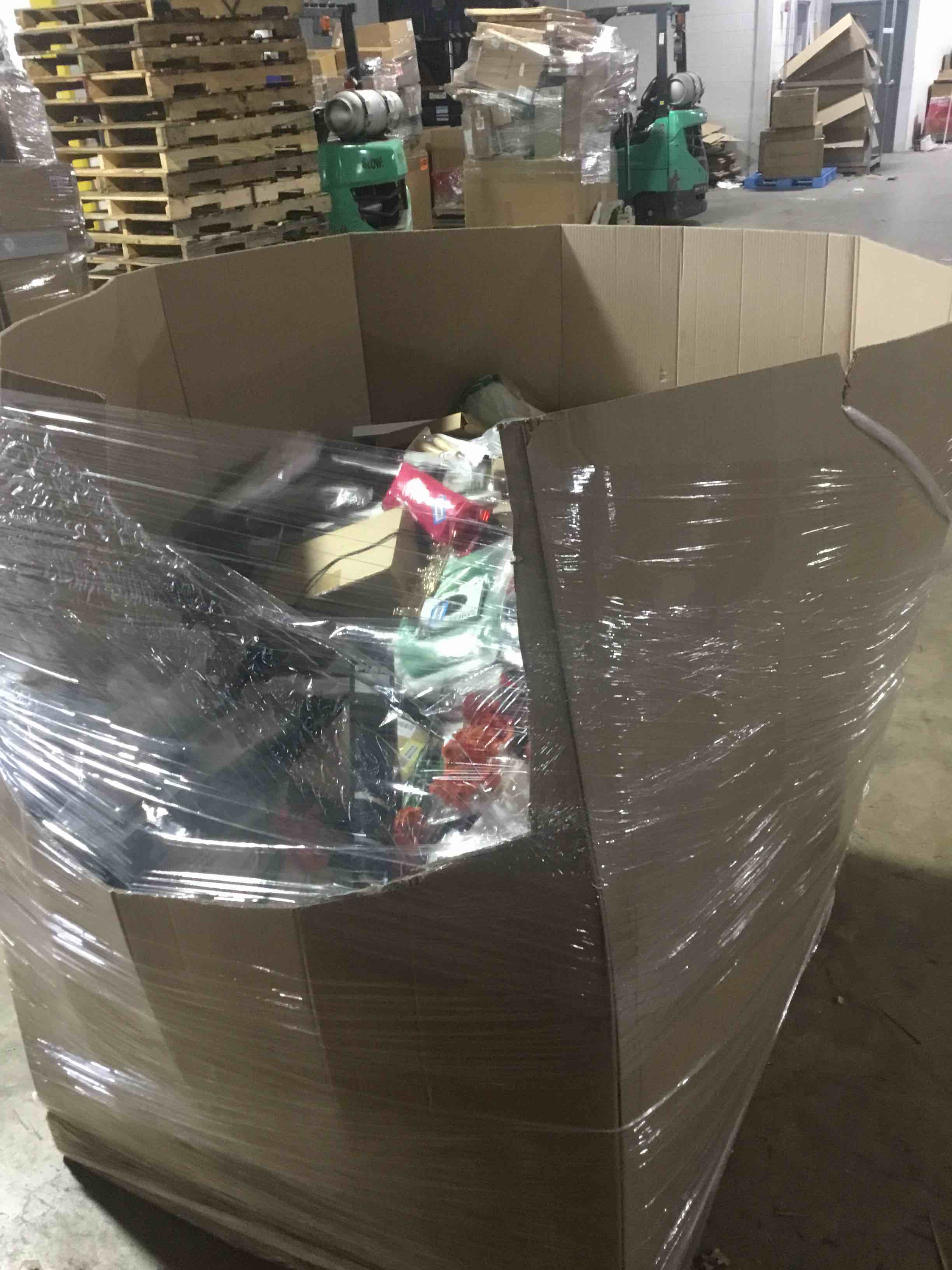 Reseller's Dream: Pallet Of Home Goods!