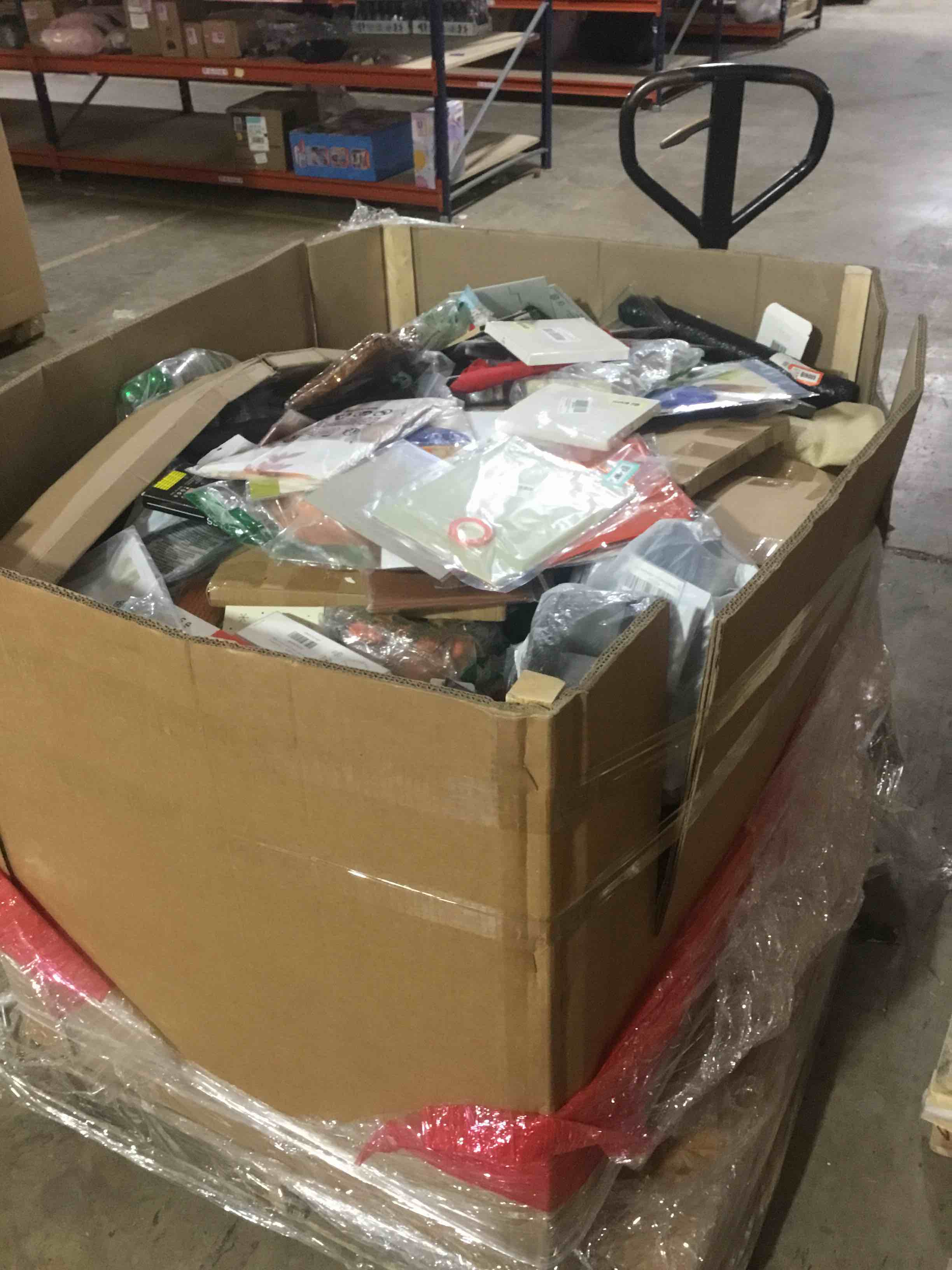 Miscellaneous bin store merchandise skidlot 