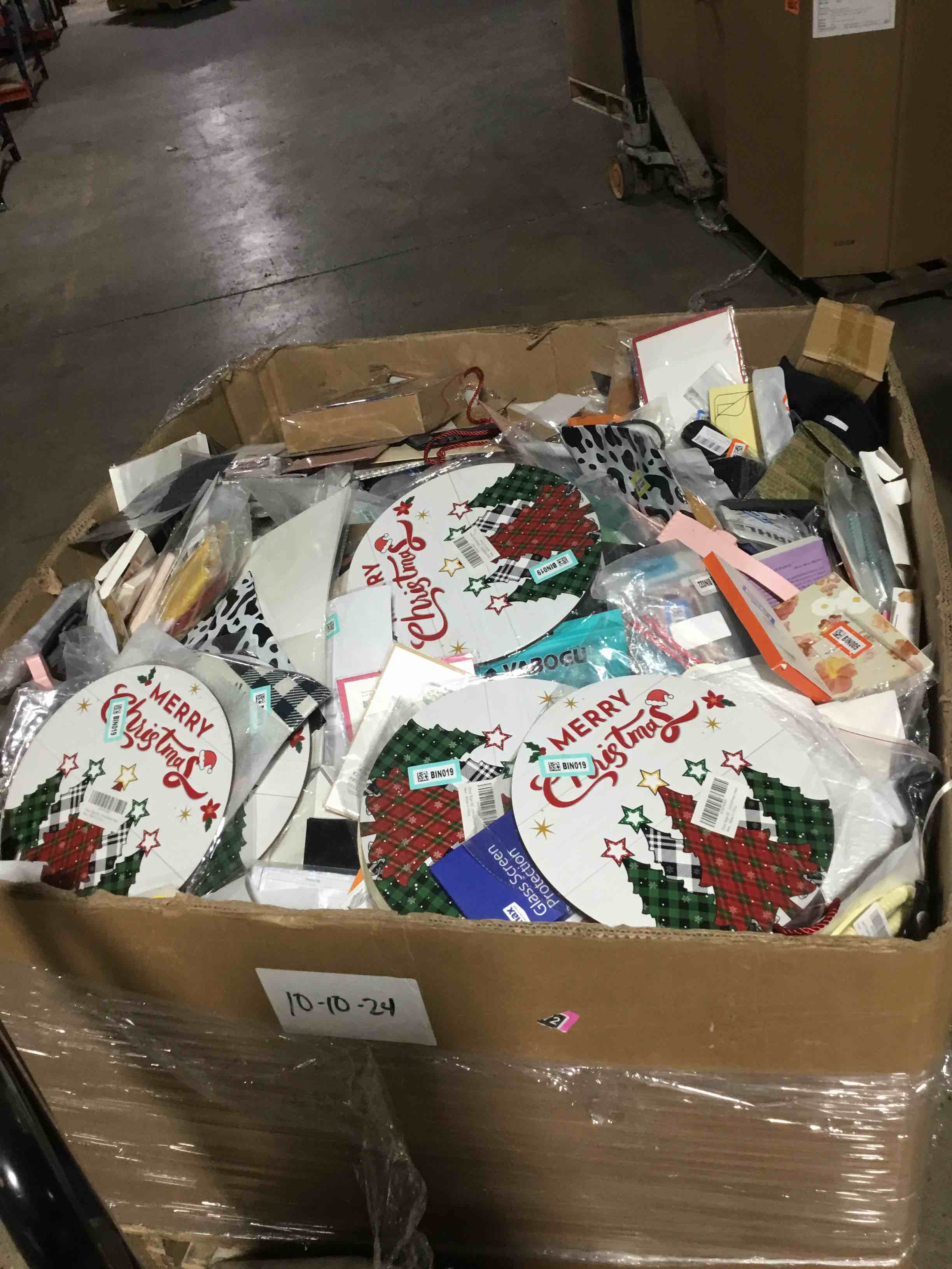 Miscellaneous bin merchandise skidlot 