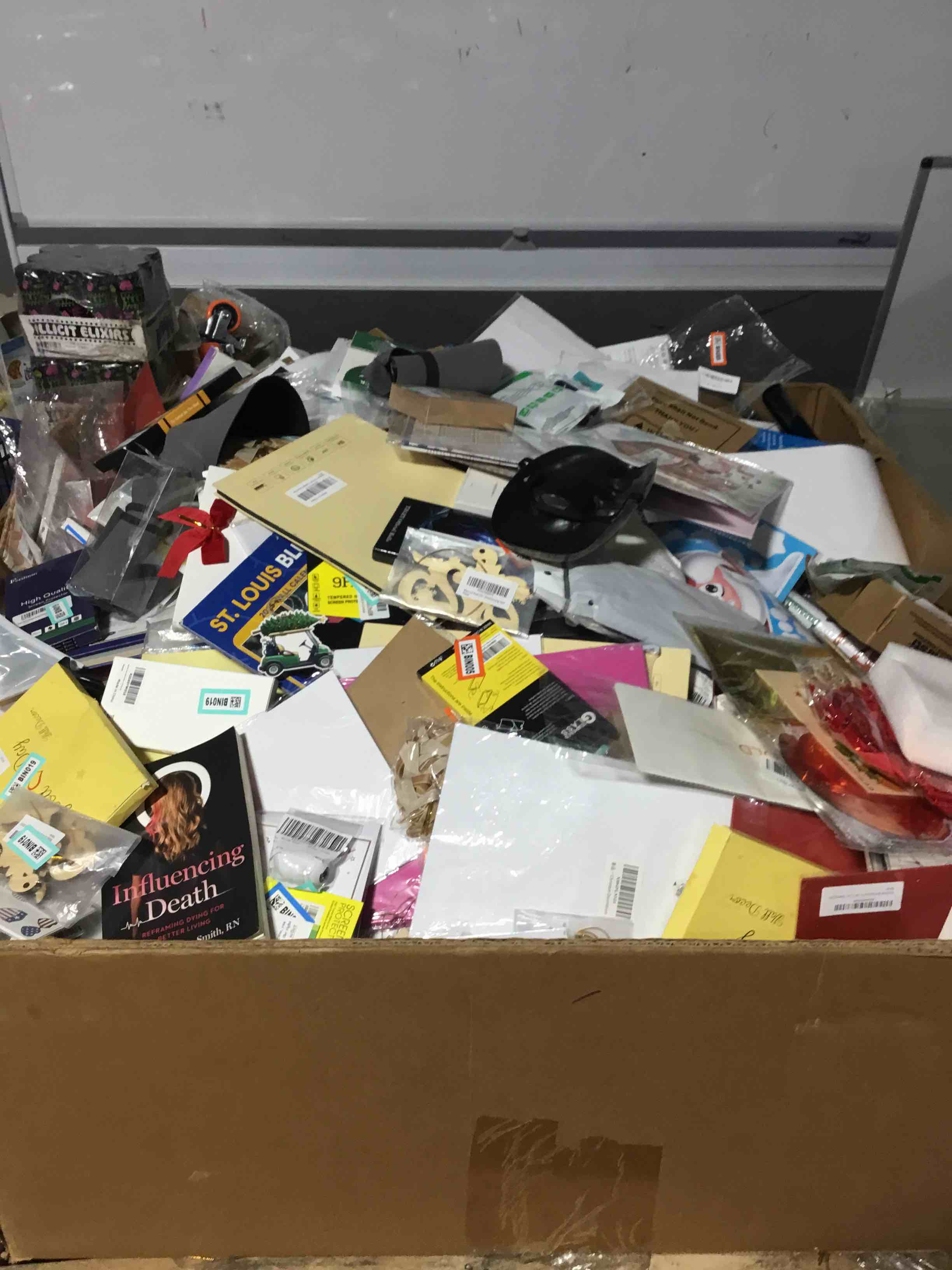 Miscellaneous bin merchandise skidlot 