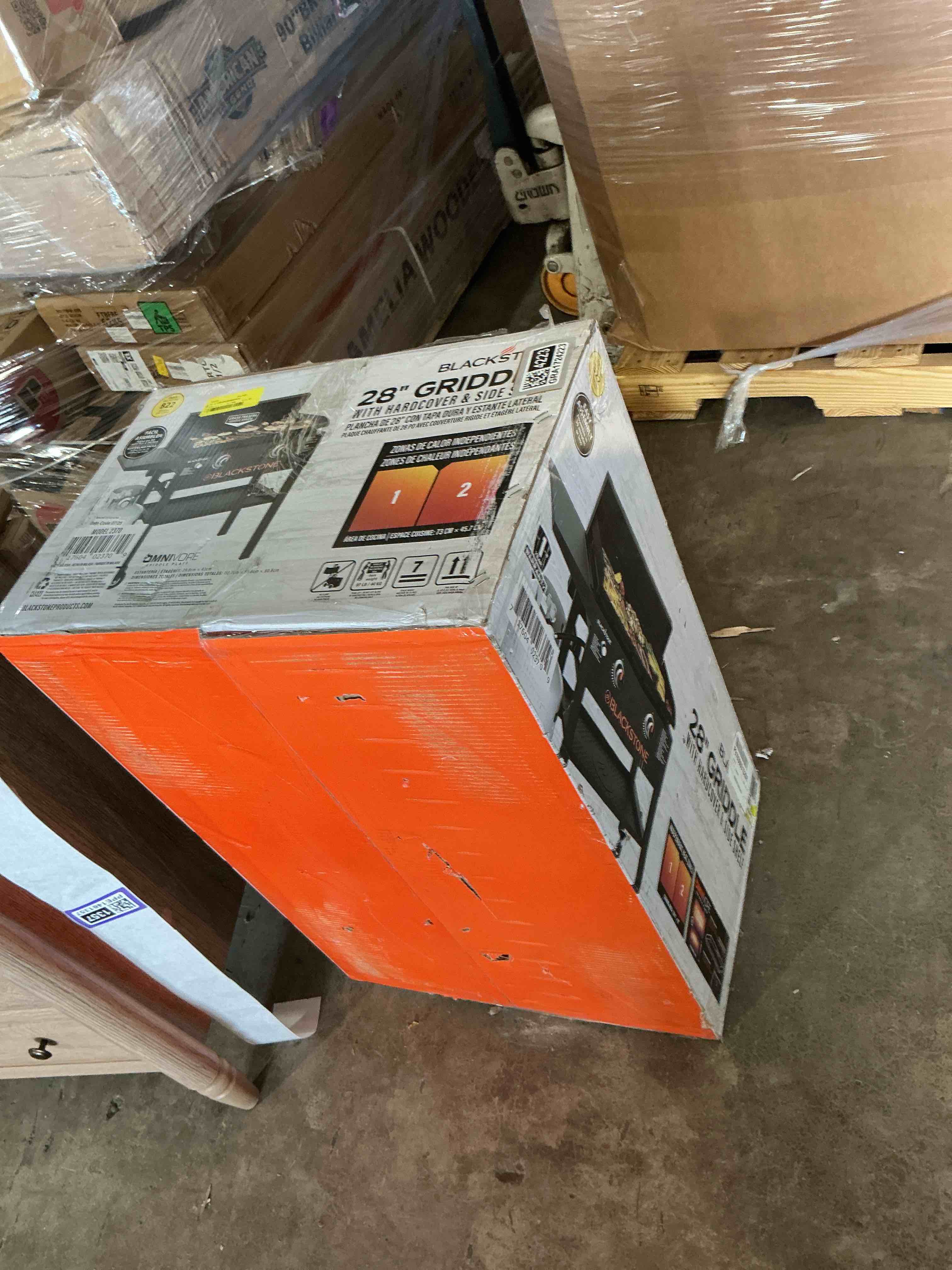 Condition photo showing Good Condition for blackstone original 2-burner 28  propane omnivore griddle with hard cover