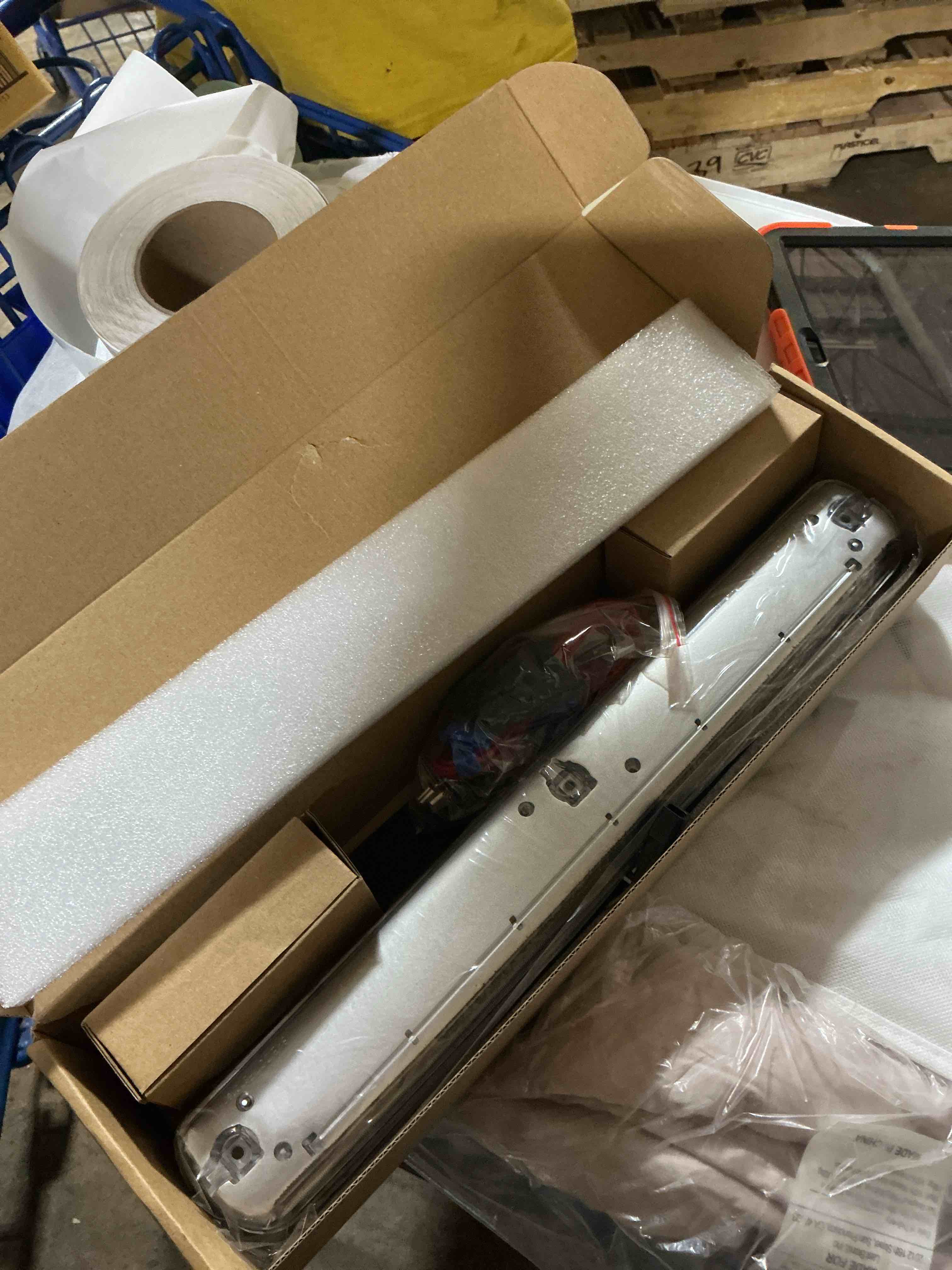 Condition photo showing New/Like New for led cab marker lights fot 1980-1997 ford f150 f250 f350 f450 super duty top roof running lights 5pcs black lens yellow lights a-yellow light-black len-ford/dodge ram/toyota/gmc shield-shaped (3 pc)