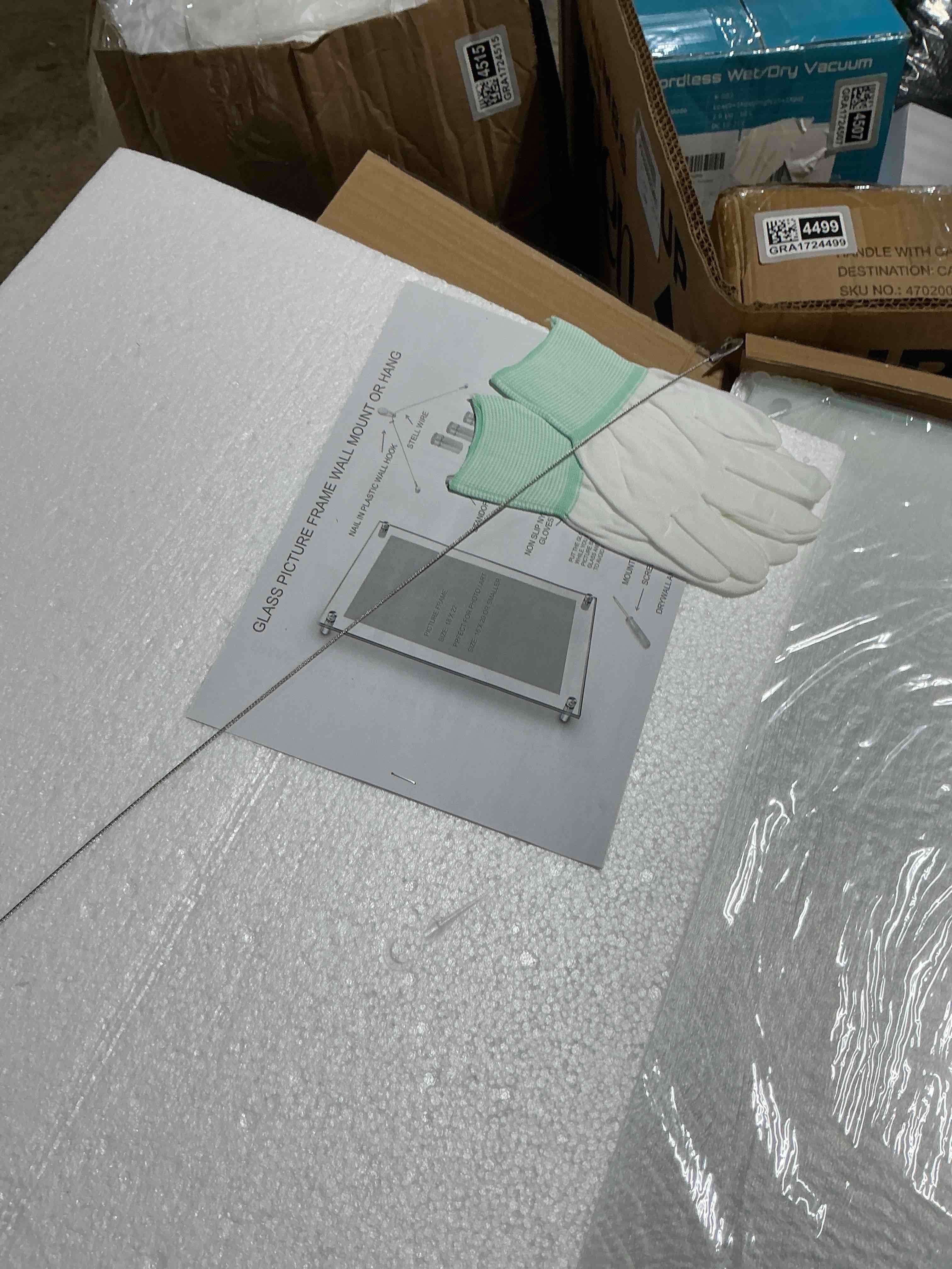 Condition photo showing New/Like New for zafuu tempered glass picture frame, frame size 18”x22”, picture size 16”x20”