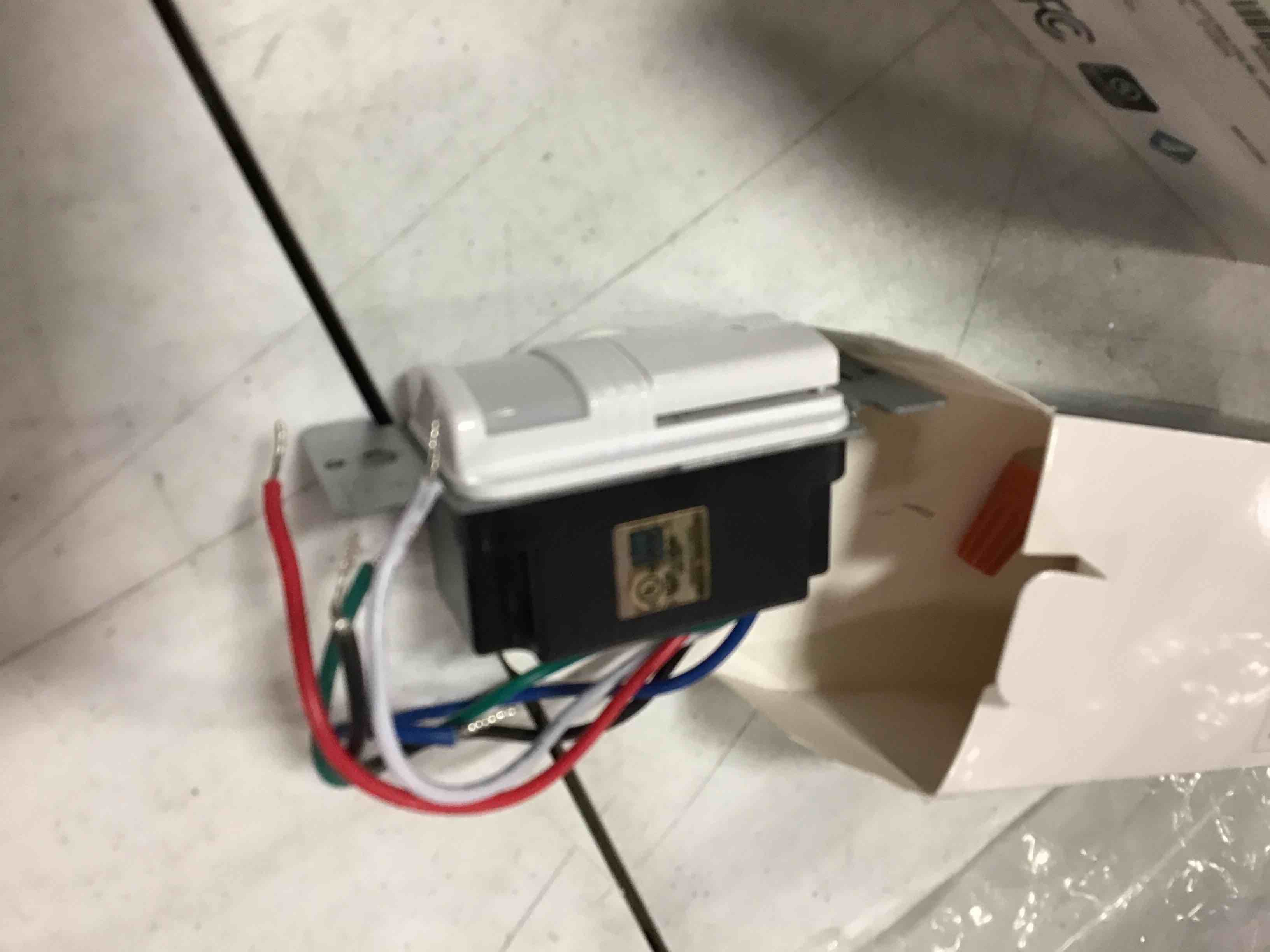https://s3.amazonaws.com/lotting-images-prod/bidfta/GRA1726452_1732305317673.jpeg
