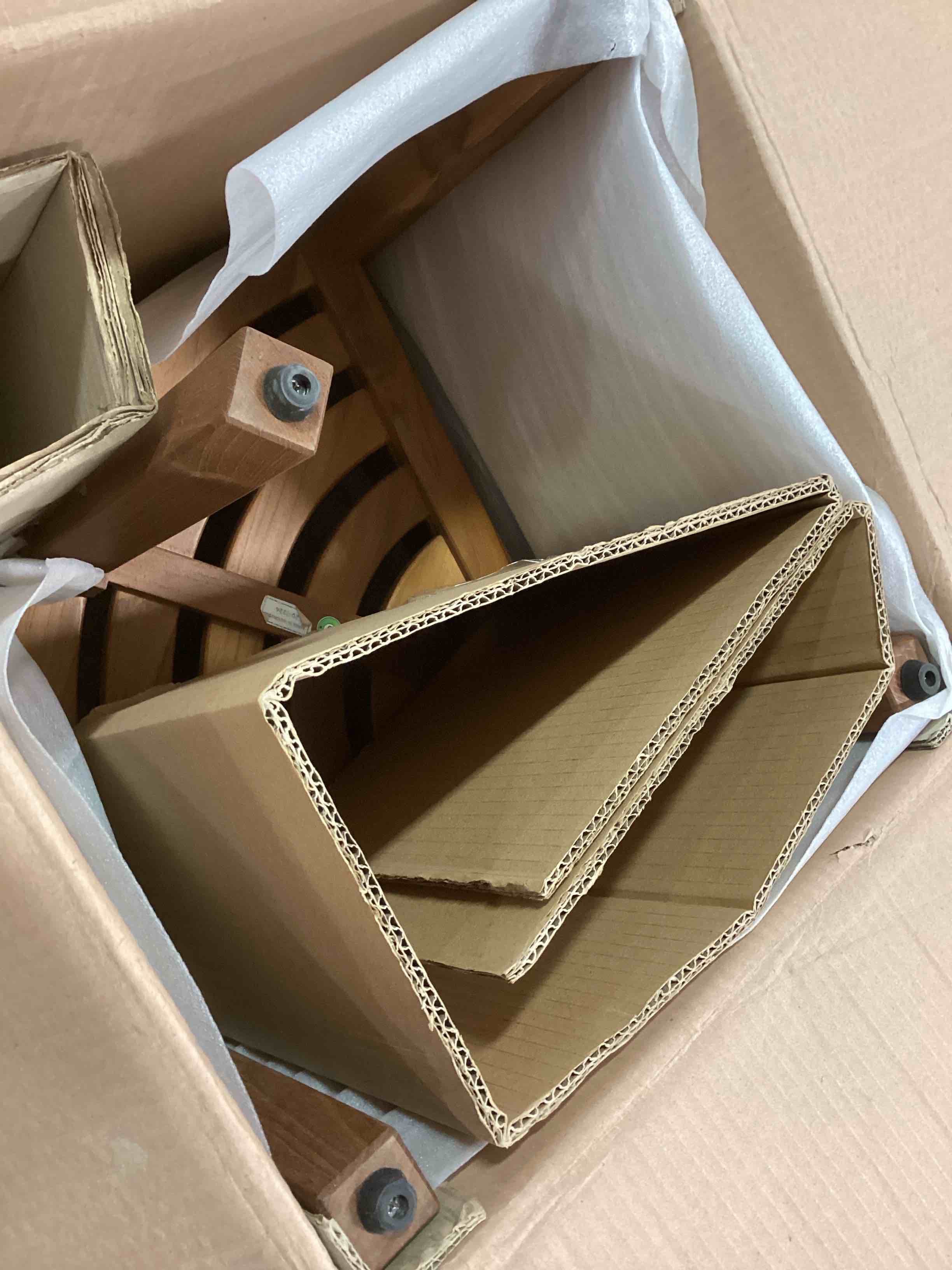 https://s3.amazonaws.com/lotting-images-prod/bidfta/GRA1727080_1733770071372.jpeg
