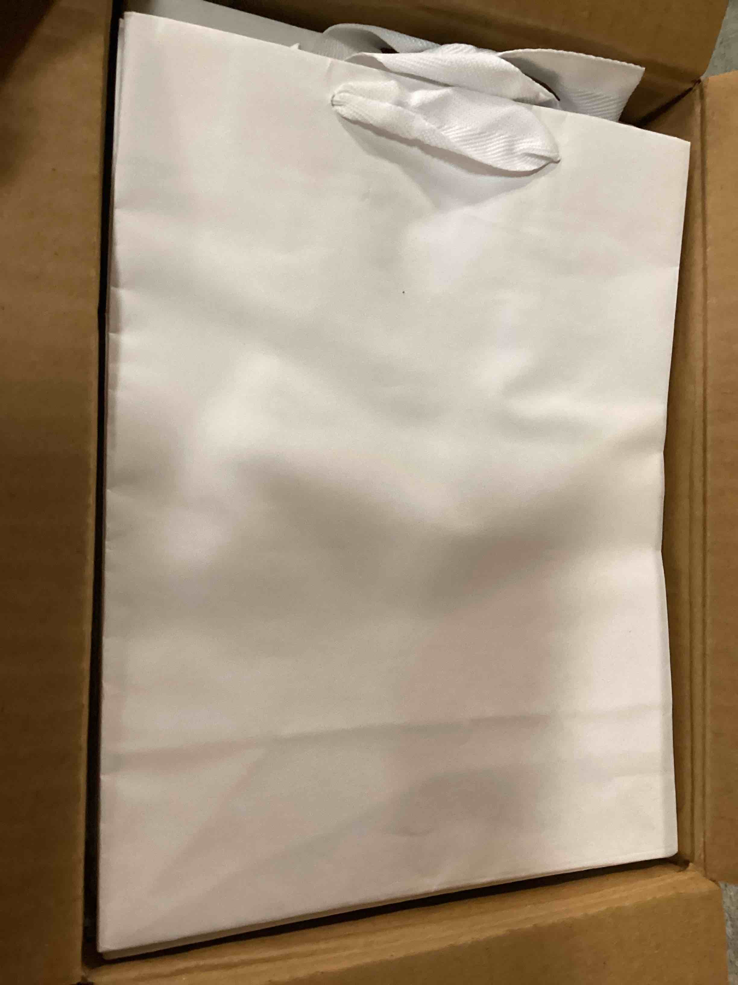 https://s3.amazonaws.com/lotting-images-prod/bidfta/GRA1728146_1734179244870.jpeg