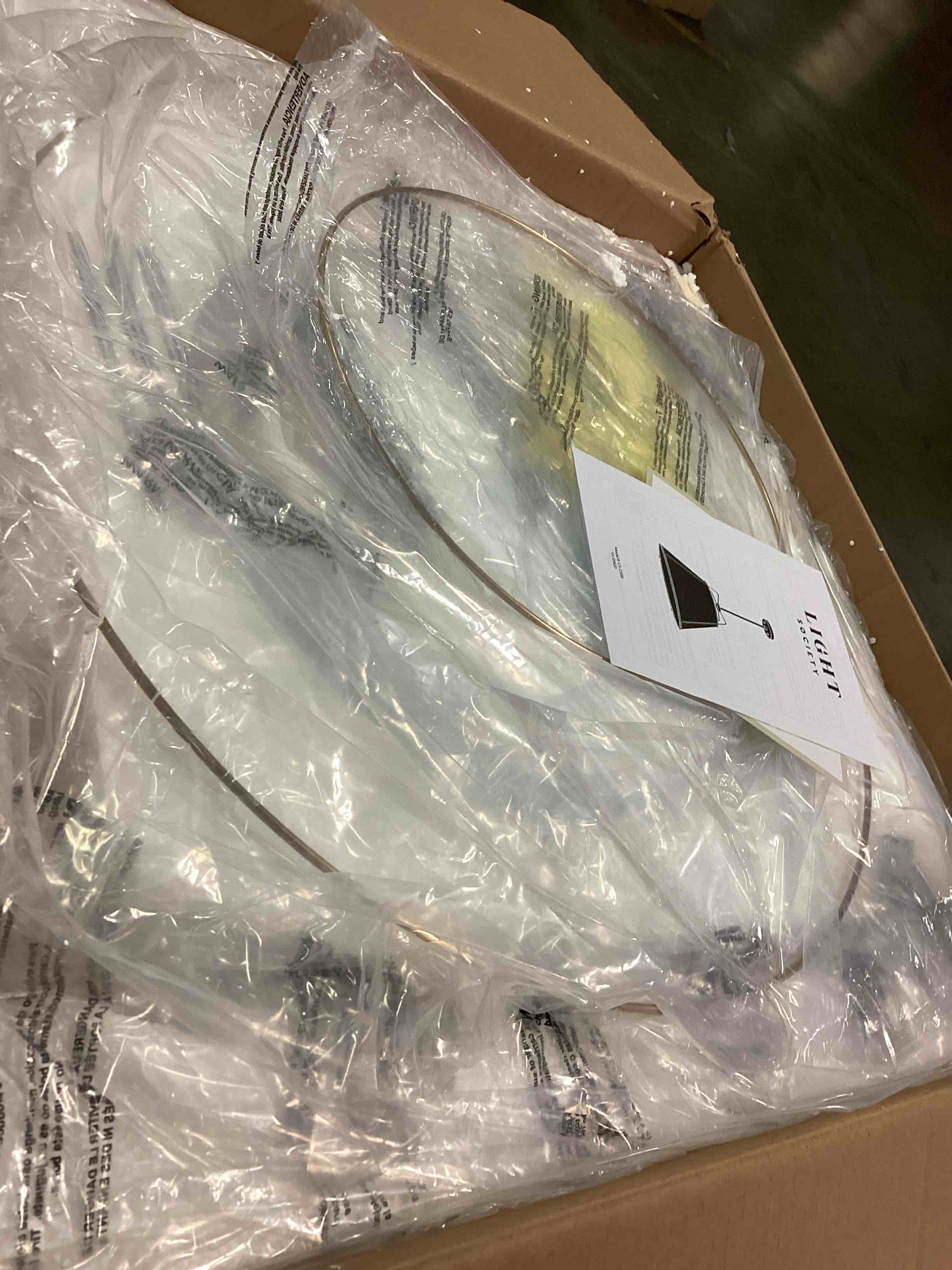 https://s3.amazonaws.com/lotting-images-prod/bidfta/GRA1734021_1734382045346.jpeg
