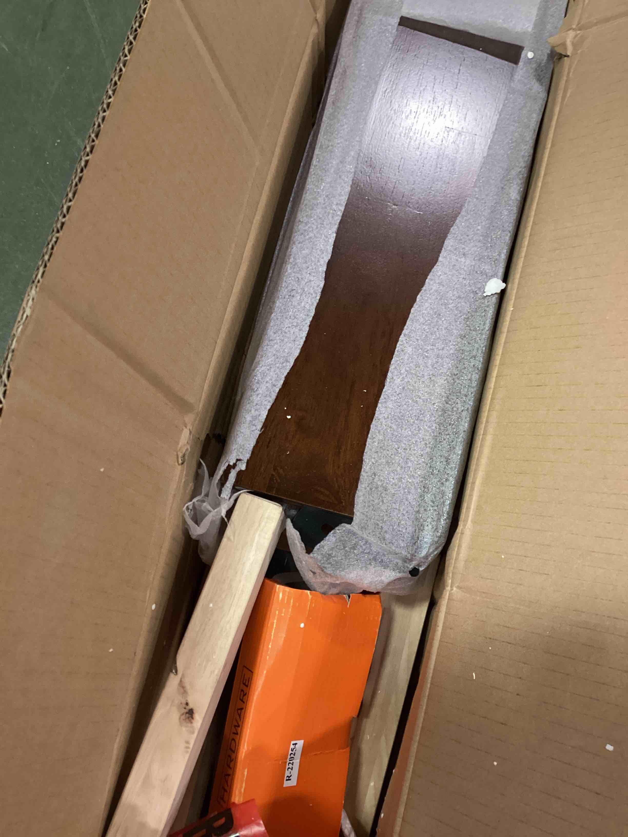 https://s3.amazonaws.com/lotting-images-prod/bidfta/GRA1734784_1735069557683.jpeg
