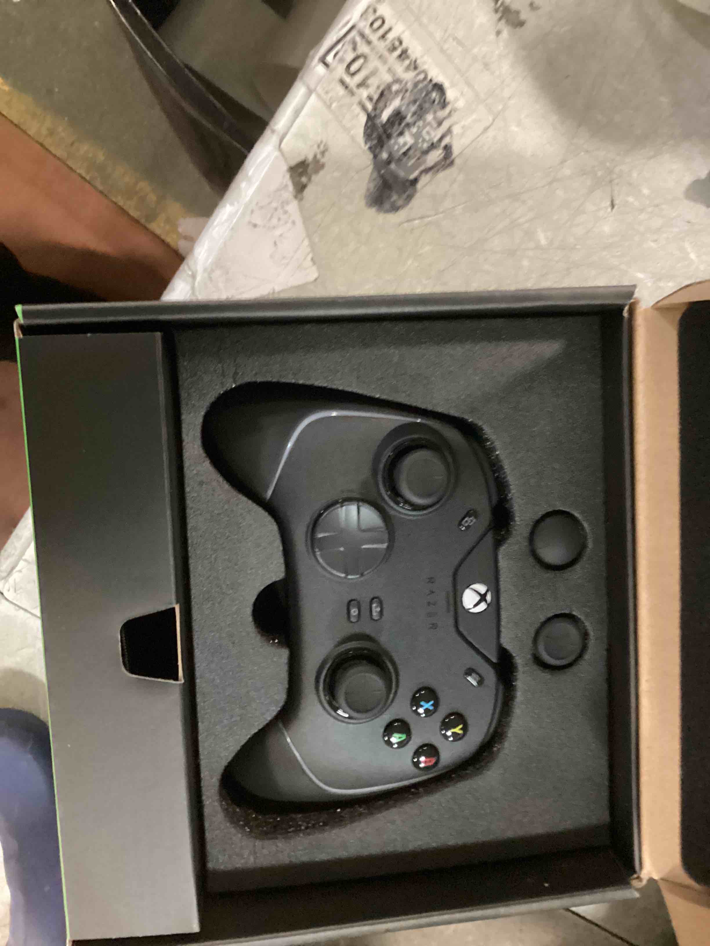 Razer - Wolverine V2 Chroma Pro Gaming Controller for Xbox Series X|S with RGB Chroma Backlighting - Black