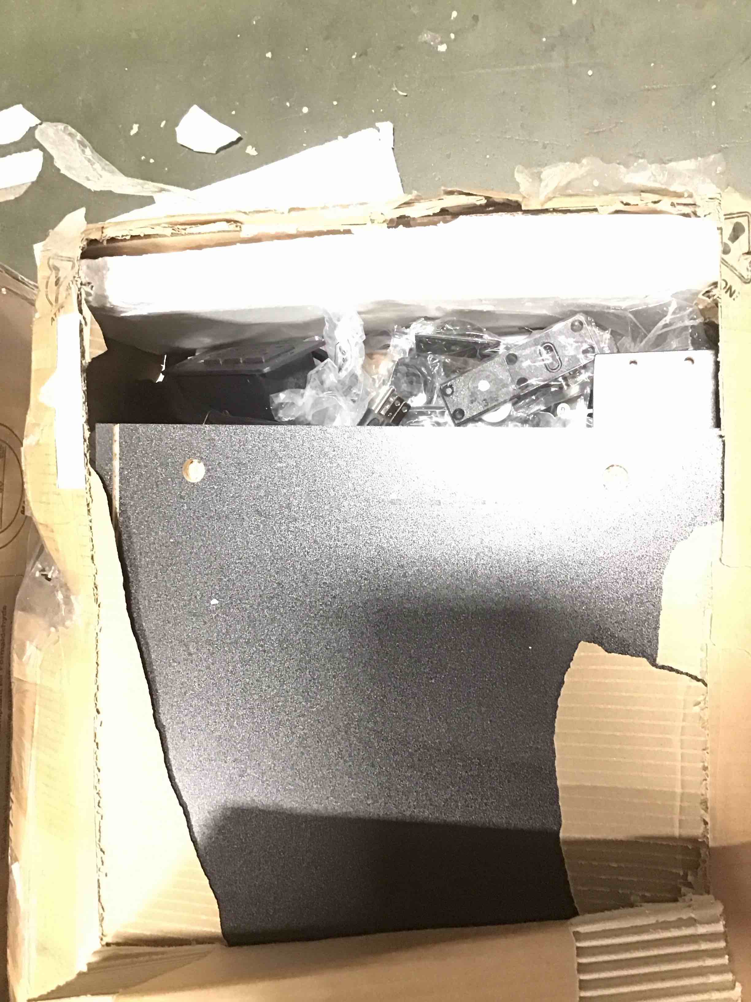 https://s3.amazonaws.com/lotting-images-prod/bidfta/GRA1742136_1733460280990.jpeg