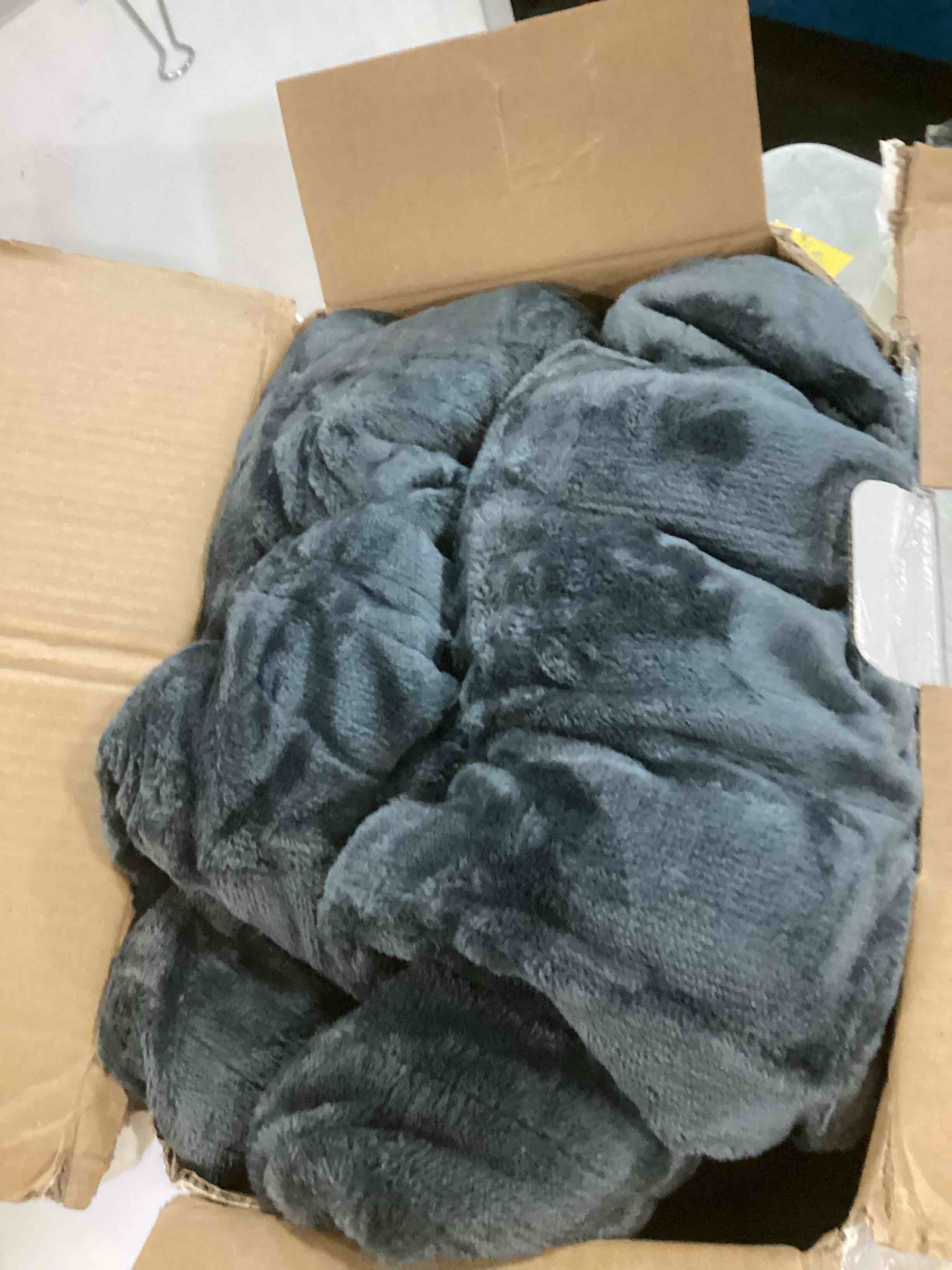 https://s3.amazonaws.com/lotting-images-prod/bidfta/GRA1743306_1734482124574.jpeg