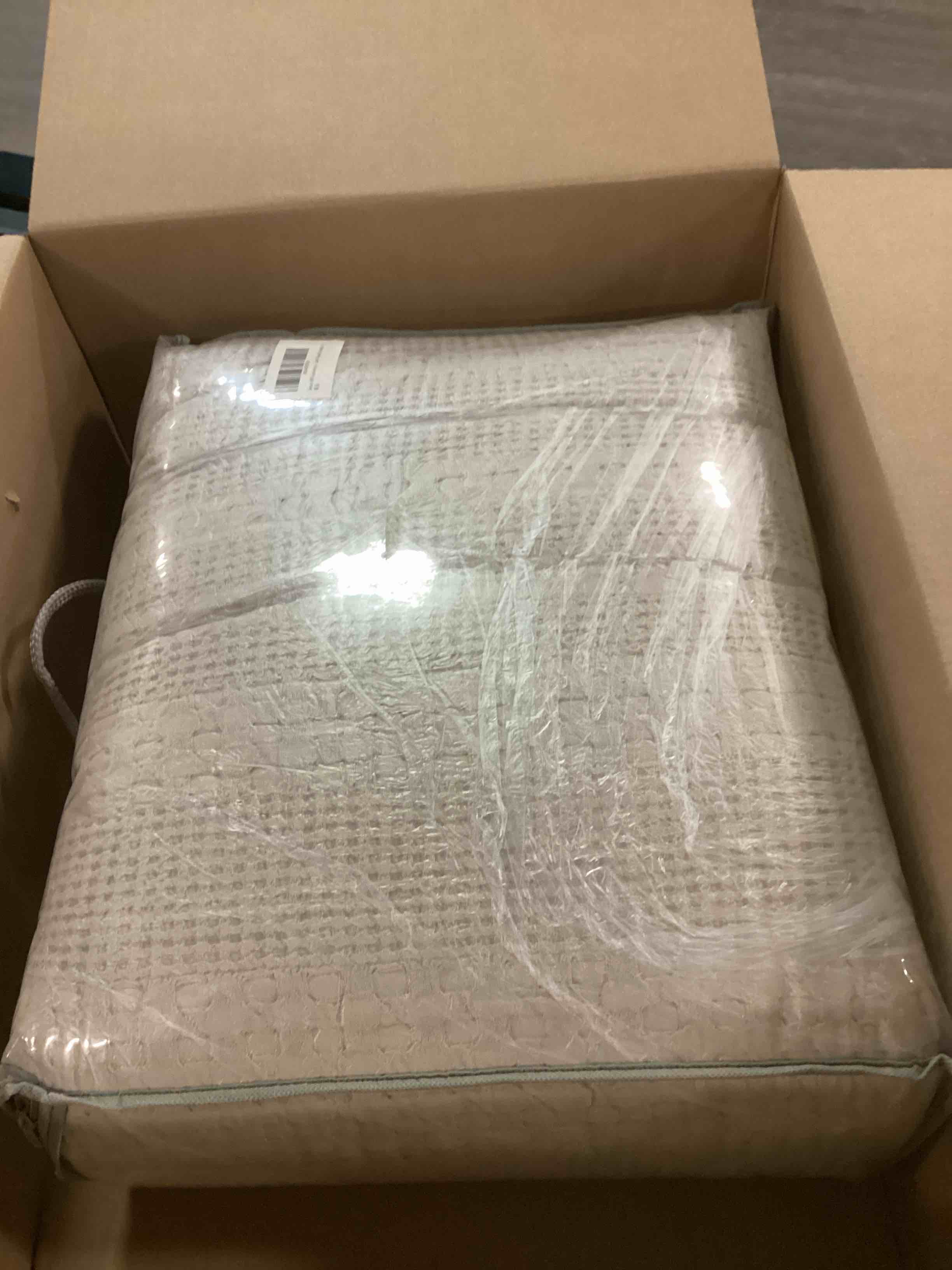 https://s3.amazonaws.com/lotting-images-prod/bidfta/GRA1743703_1734646941122.jpeg