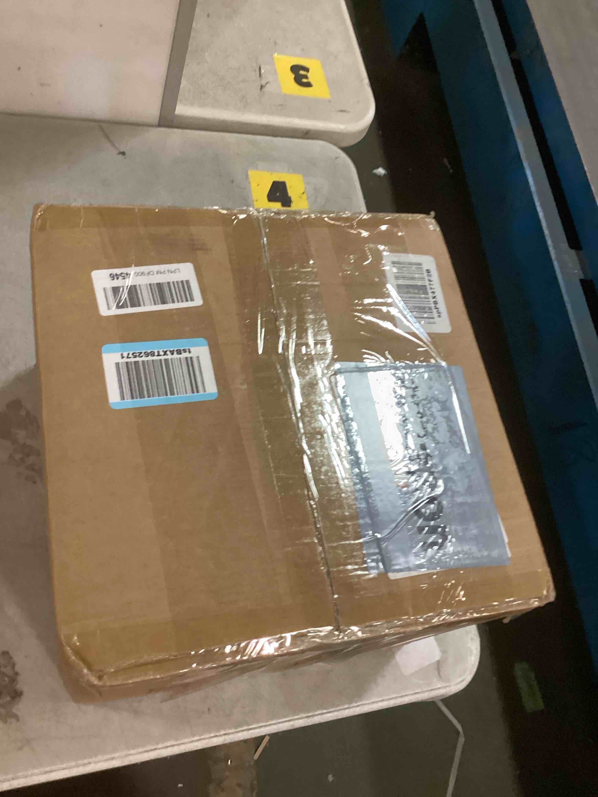 https://s3.amazonaws.com/lotting-images-prod/bidfta/GRA1743800_1734657565986.jpeg
