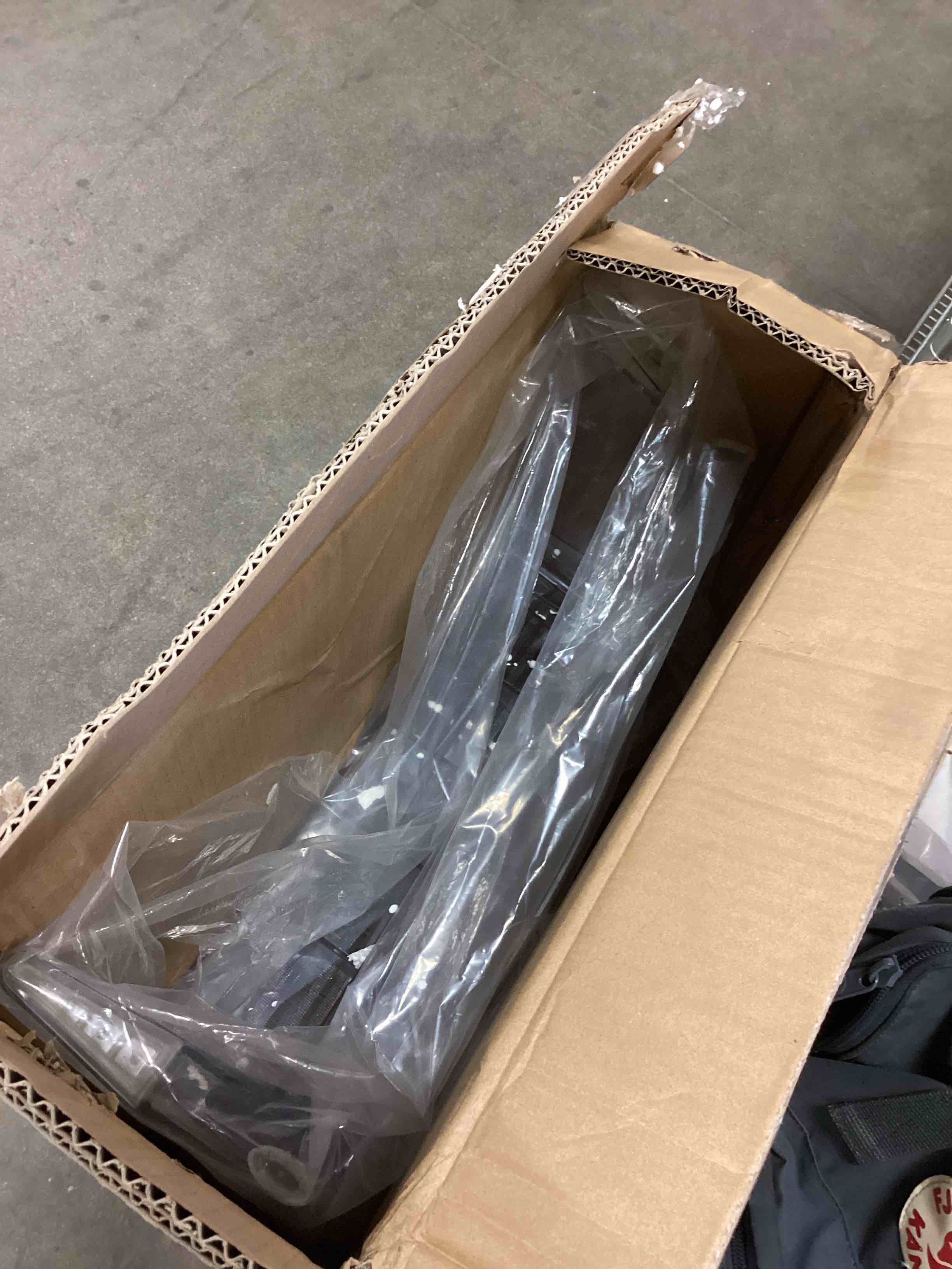 https://s3.amazonaws.com/lotting-images-prod/bidfta/GRA1752702_1750969114976.jpeg