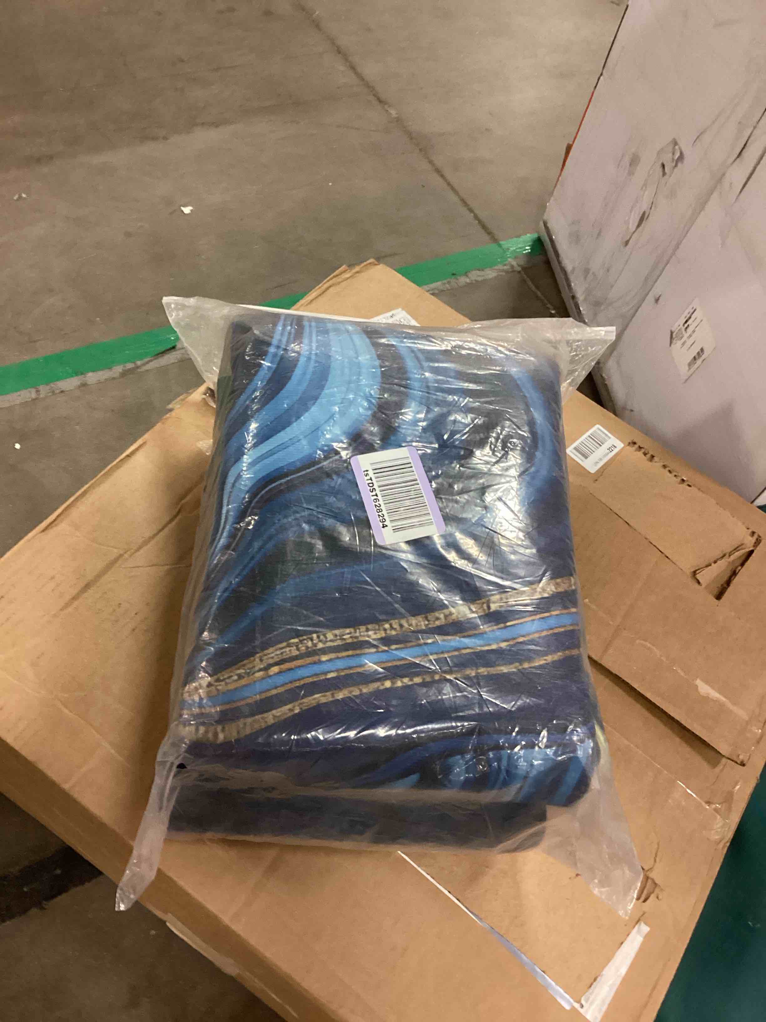https://s3.amazonaws.com/lotting-images-prod/bidfta/GRA1752808_1751899243827.jpeg