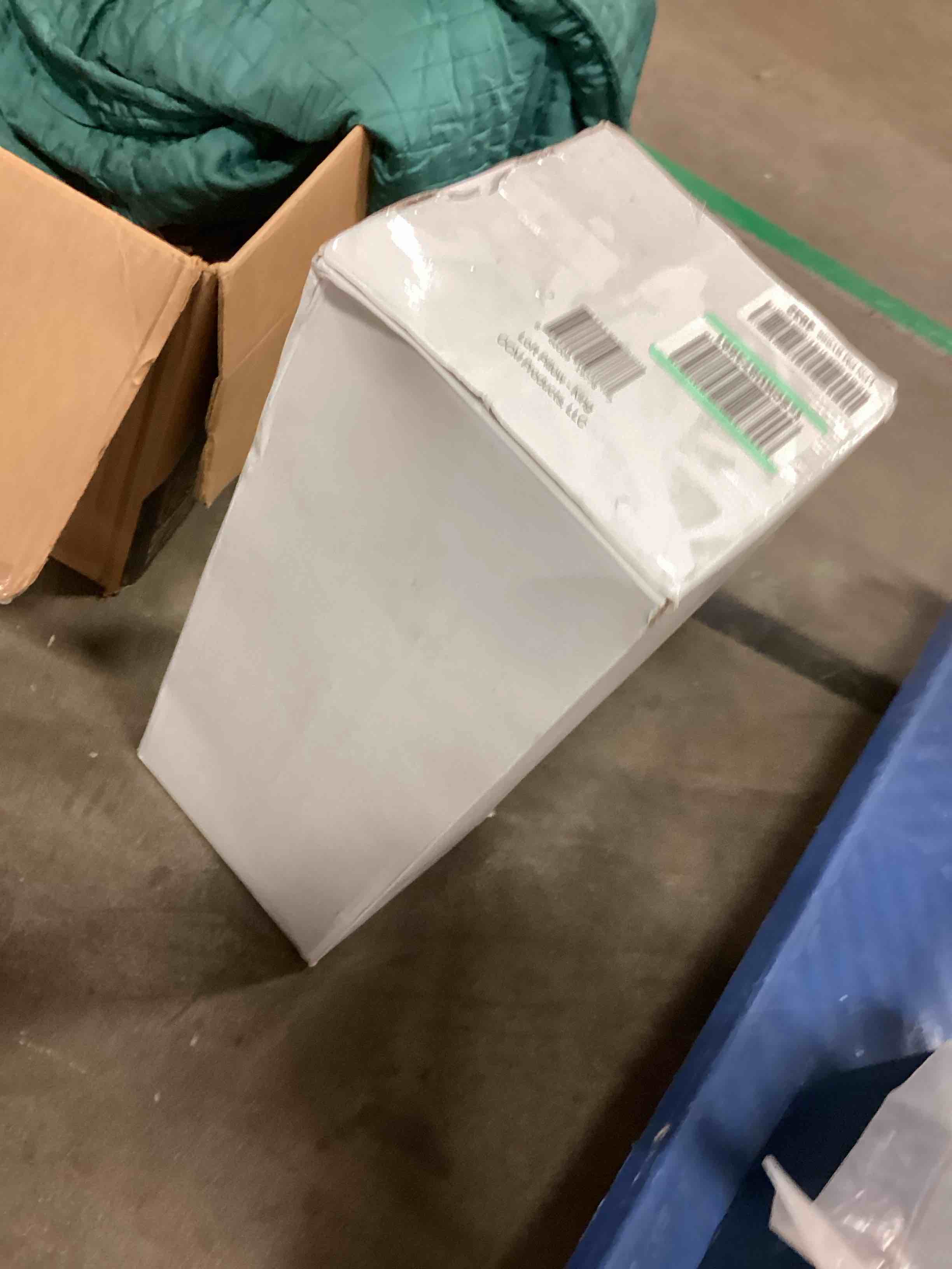 https://s3.amazonaws.com/lotting-images-prod/bidfta/GRA1752818_1751909711068.jpeg