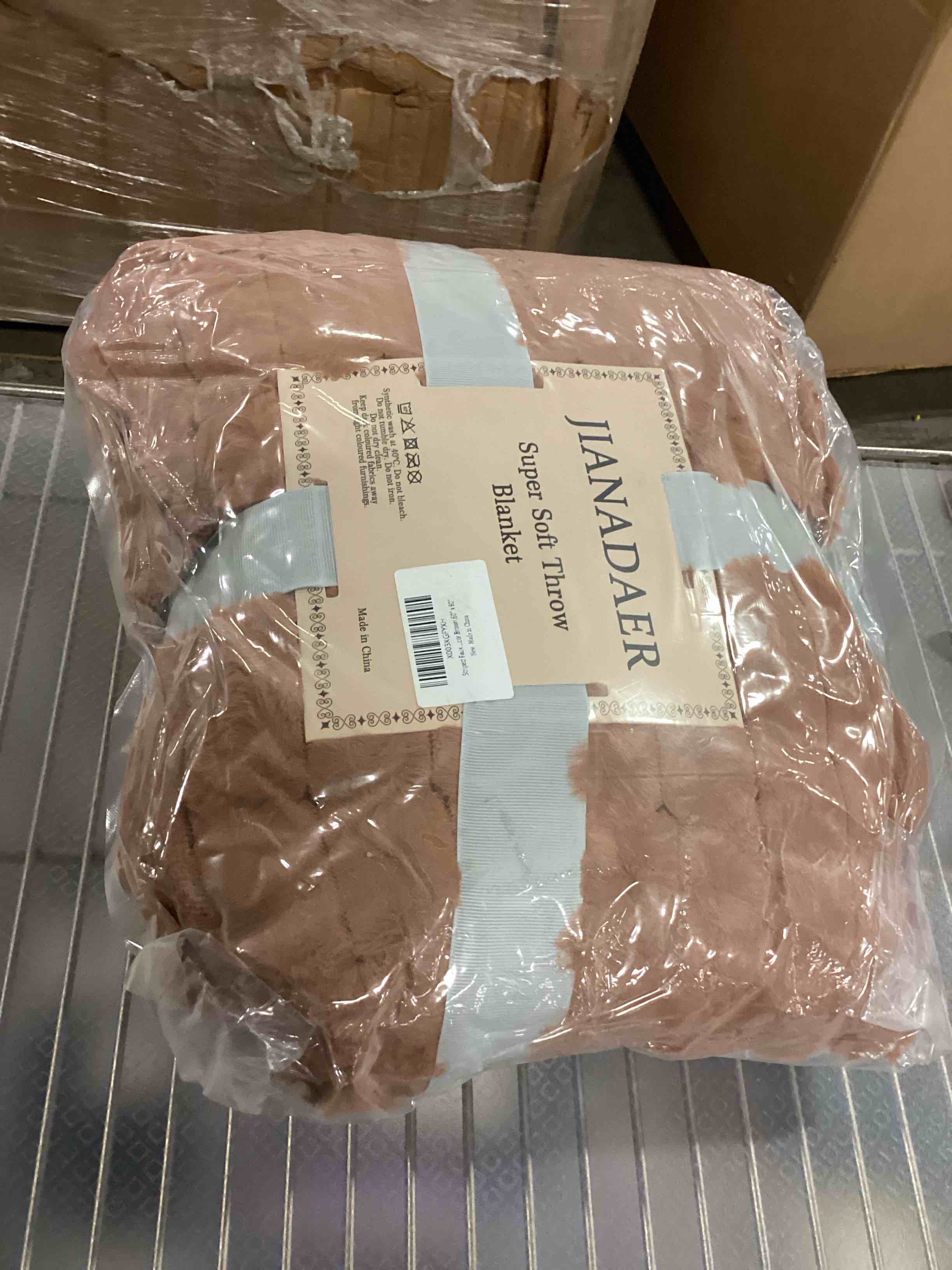 https://s3.amazonaws.com/lotting-images-prod/bidfta/GRA1752837_1752073770189.jpeg
