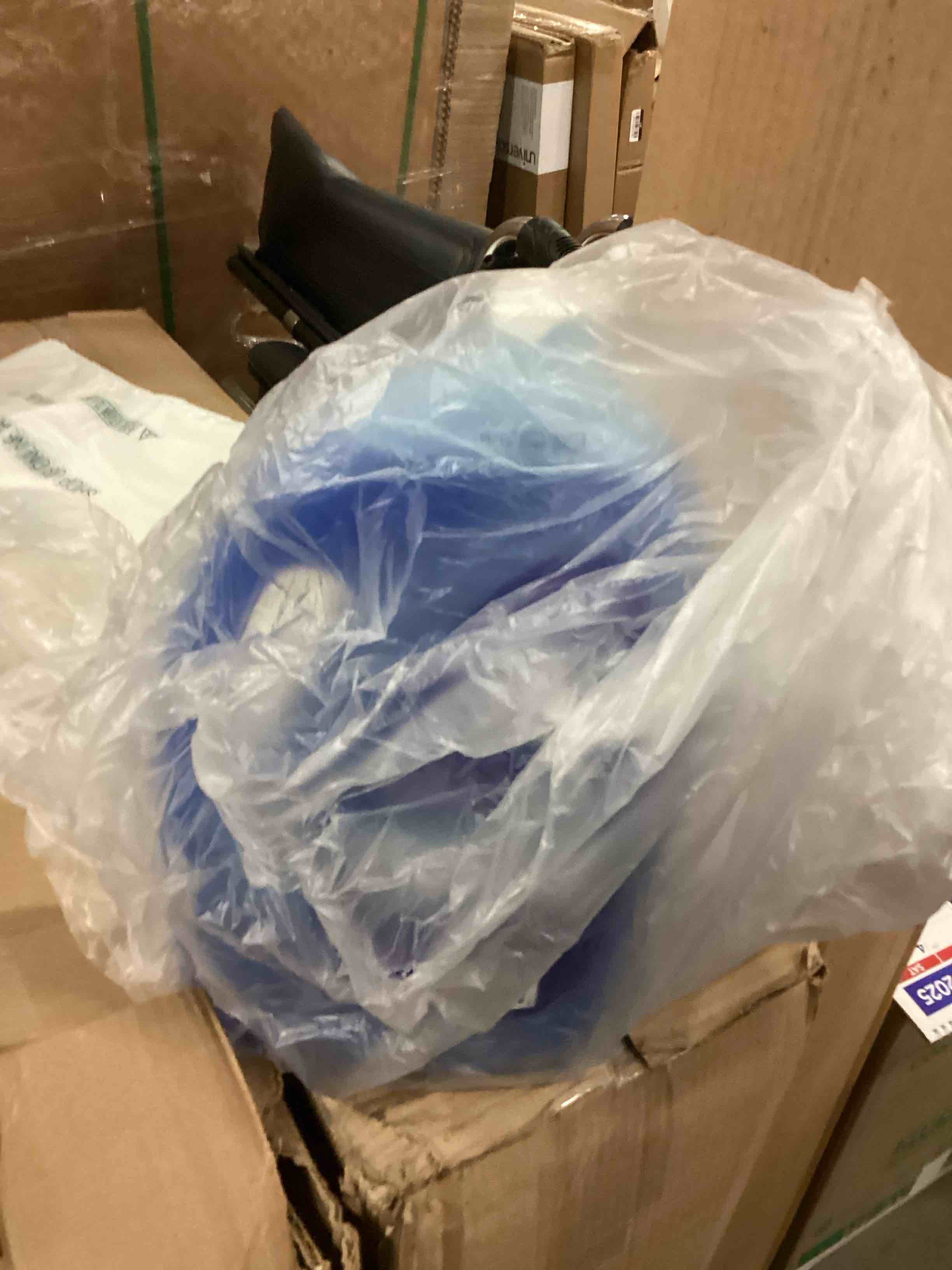 https://s3.amazonaws.com/lotting-images-prod/bidfta/GRA1761315_1741374569972.jpeg