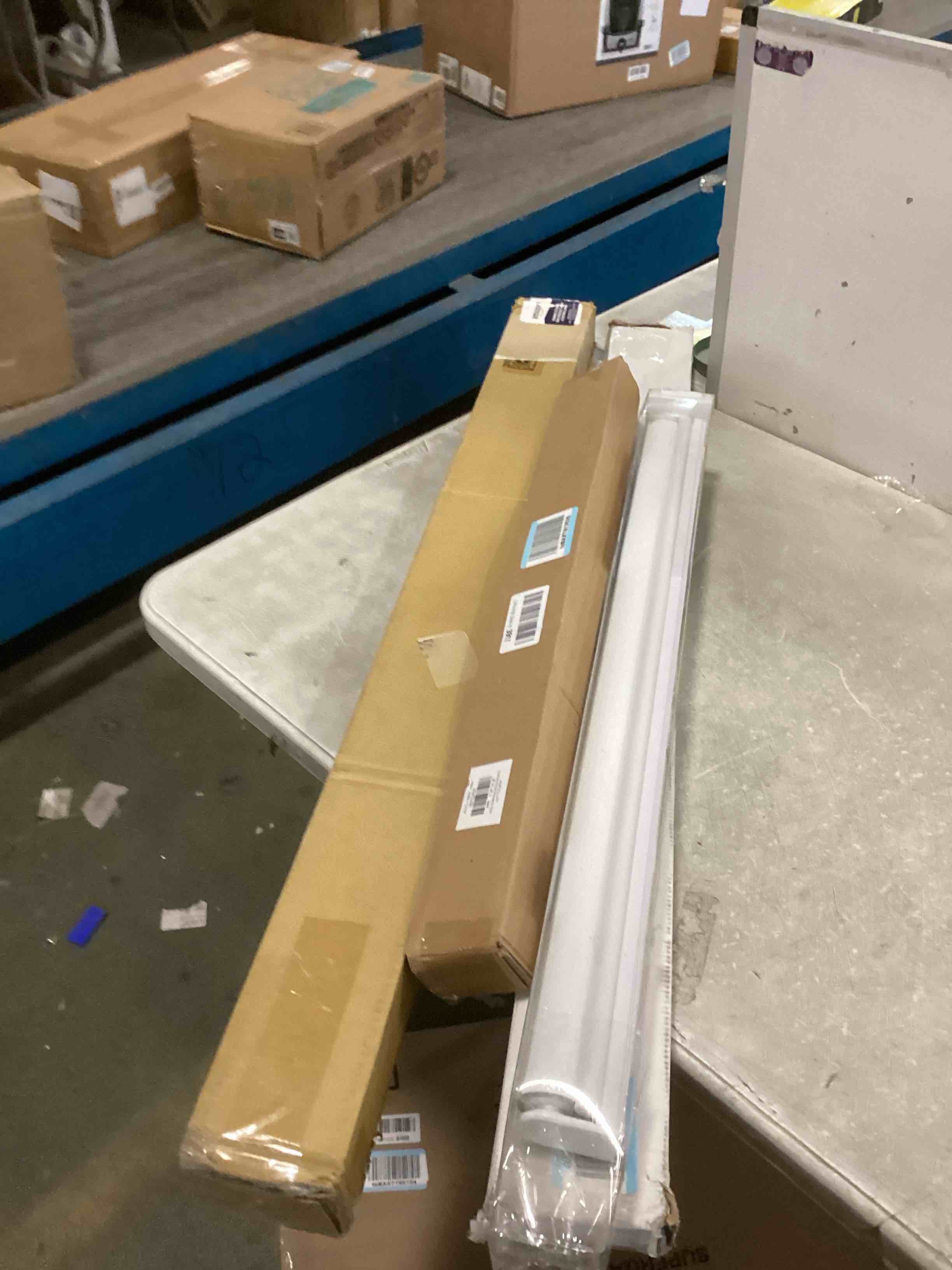 https://s3.amazonaws.com/lotting-images-prod/bidfta/GRA1770986_1737657907595.jpeg