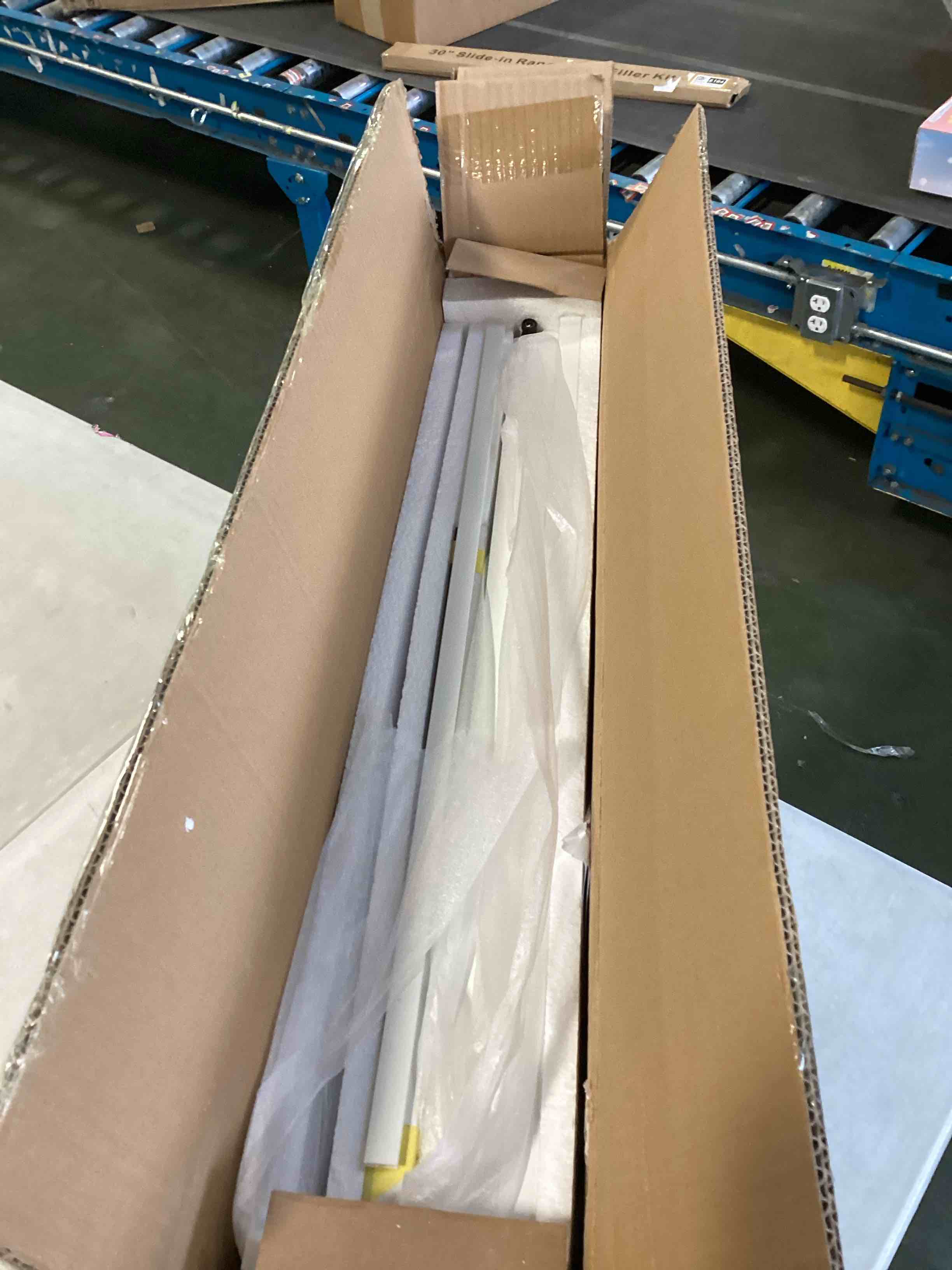 https://s3.amazonaws.com/lotting-images-prod/bidfta/GRA1771625_1737052910069.jpeg
