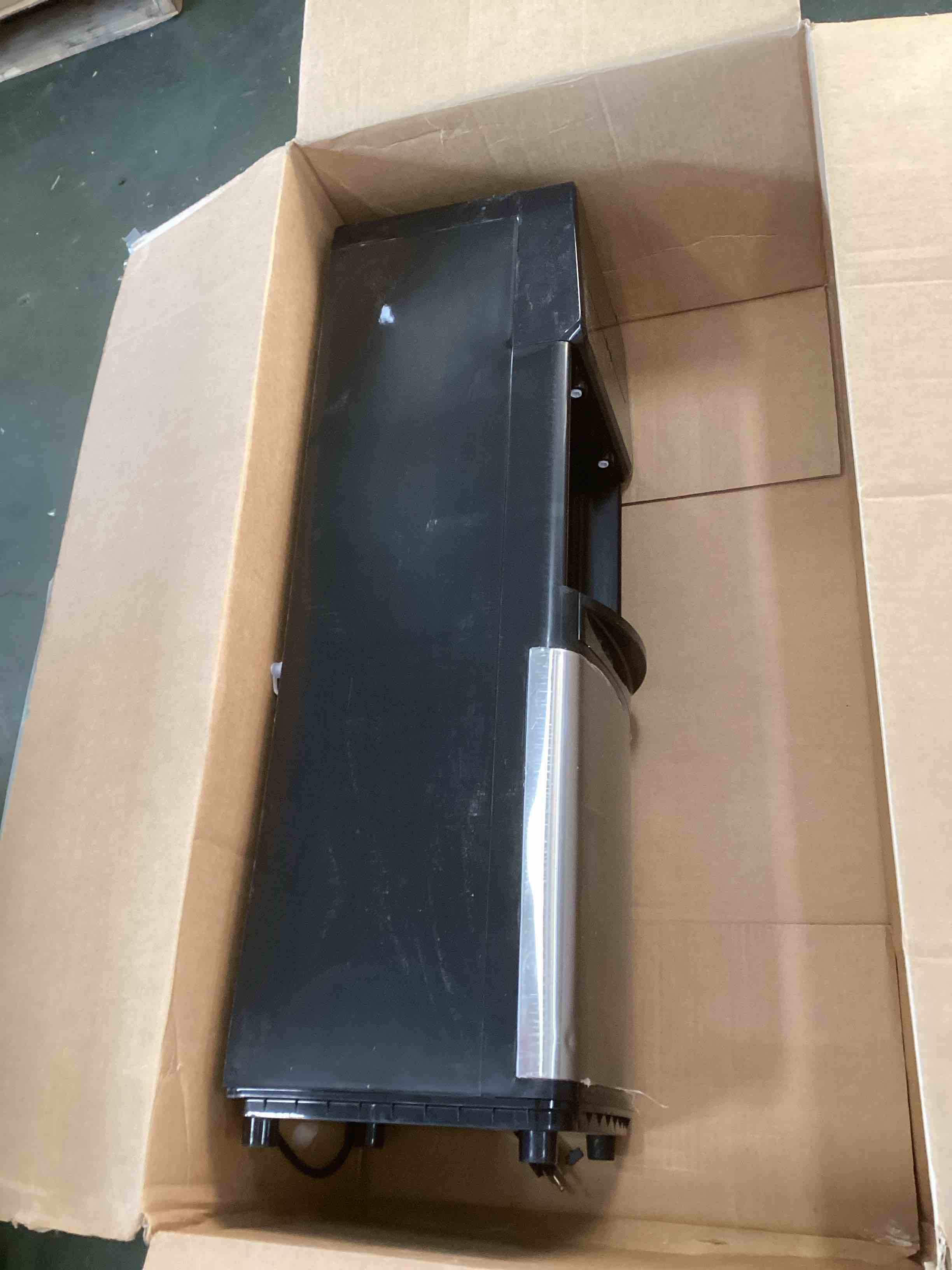 https://s3.amazonaws.com/lotting-images-prod/bidfta/GRA1771930_1737384251809.jpeg