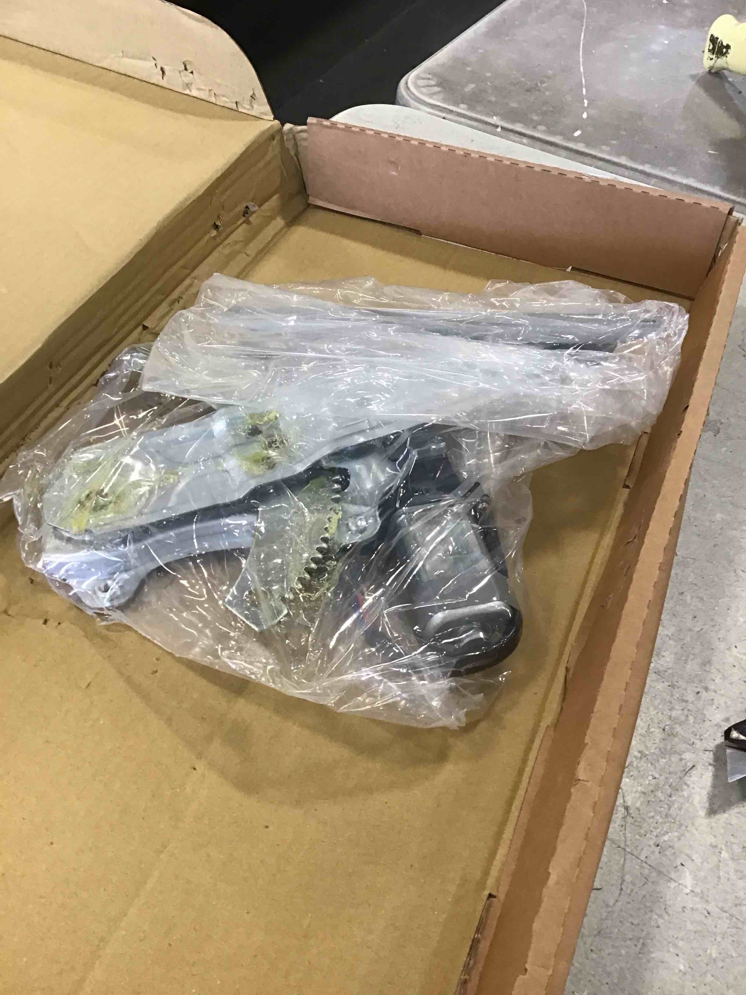 https://s3.amazonaws.com/lotting-images-prod/bidfta/GRA1773779_1740761348553.jpeg