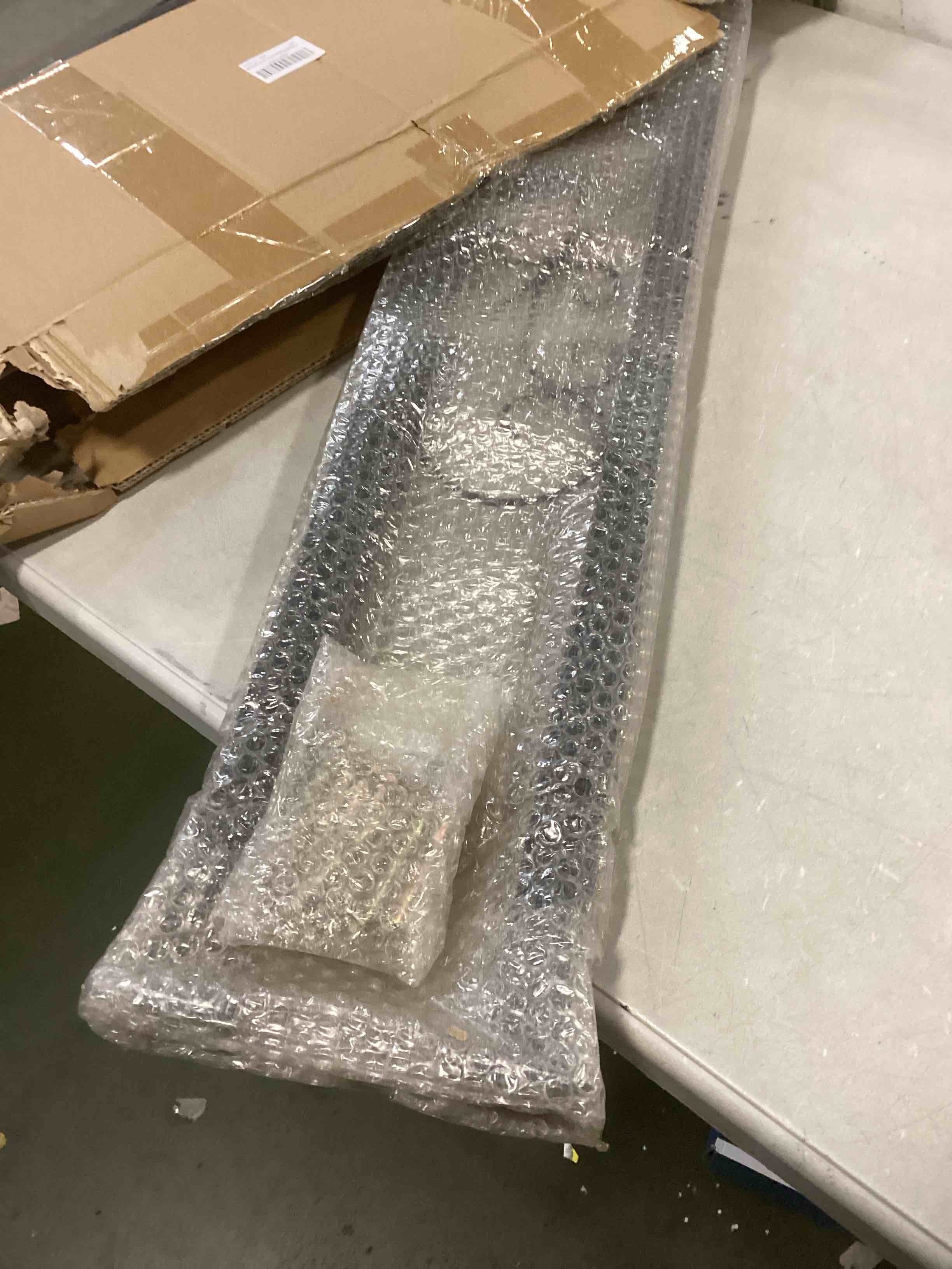 https://s3.amazonaws.com/lotting-images-prod/bidfta/GRA1774460_1739214919471.jpeg