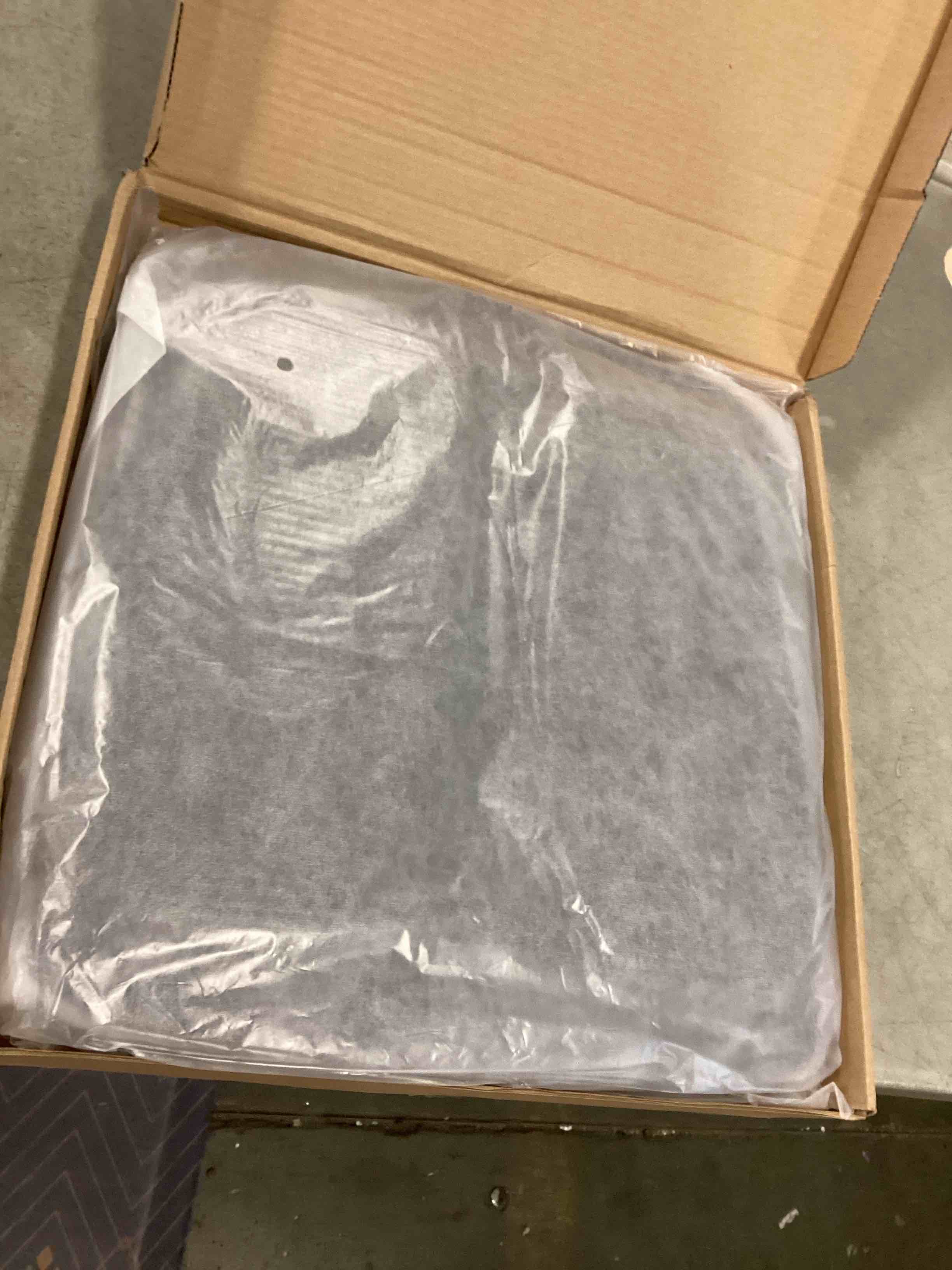 https://s3.amazonaws.com/lotting-images-prod/bidfta/GRA1775739_1739812165749.jpeg