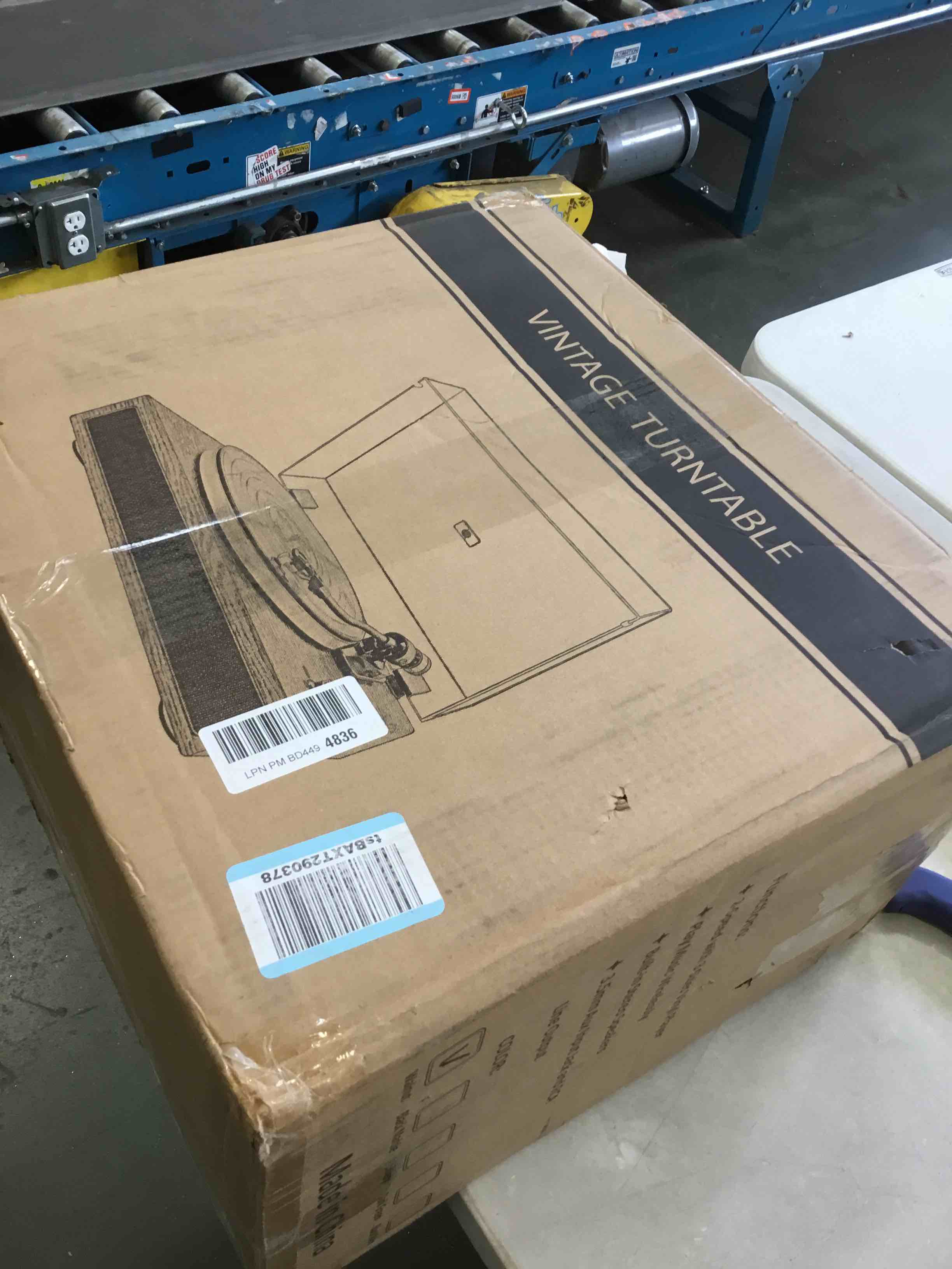 https://s3.amazonaws.com/lotting-images-prod/bidfta/GRA1777544_1738001686136.jpeg