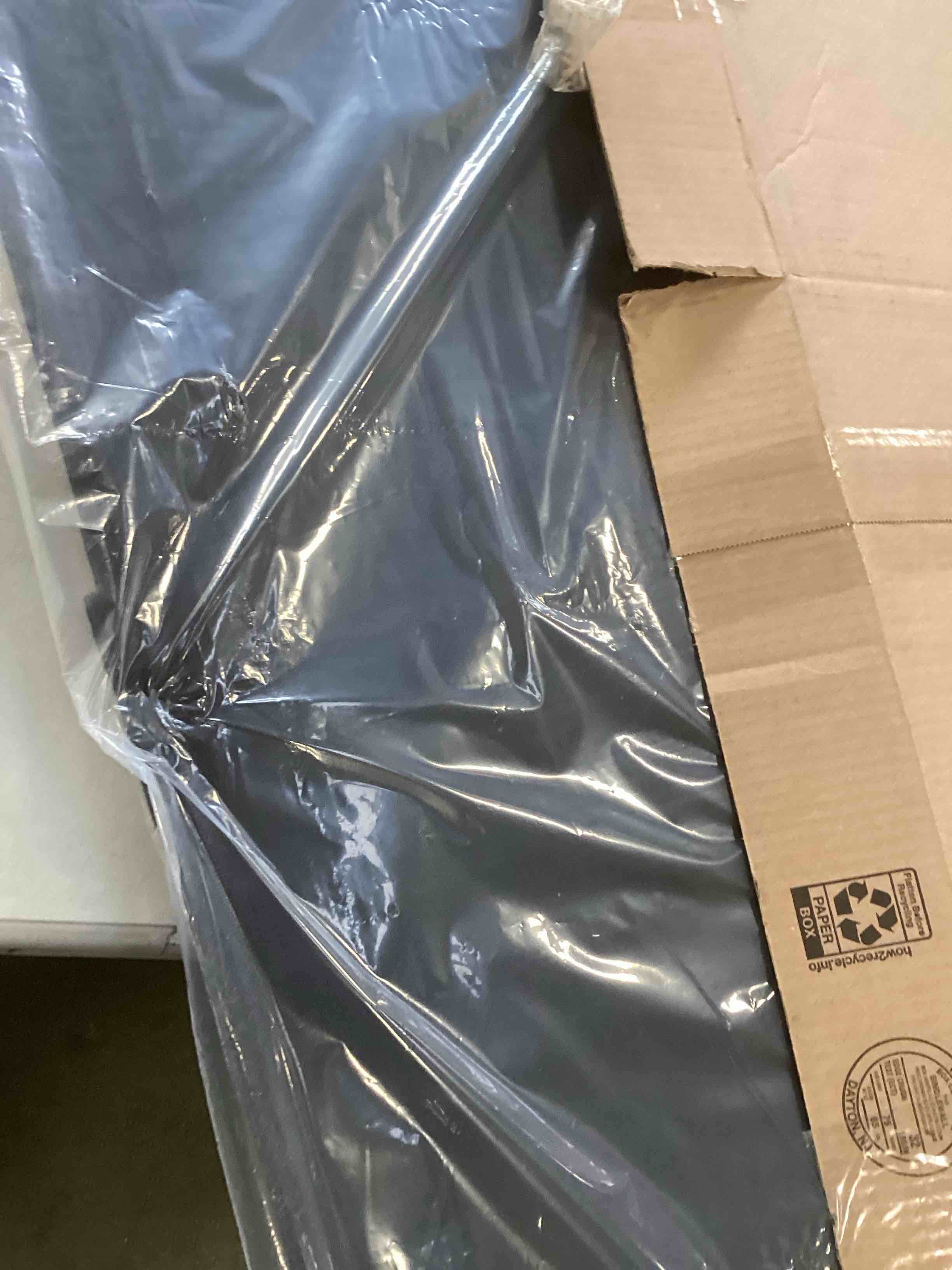 https://s3.amazonaws.com/lotting-images-prod/bidfta/GRA1779641_1741353365180.jpeg
