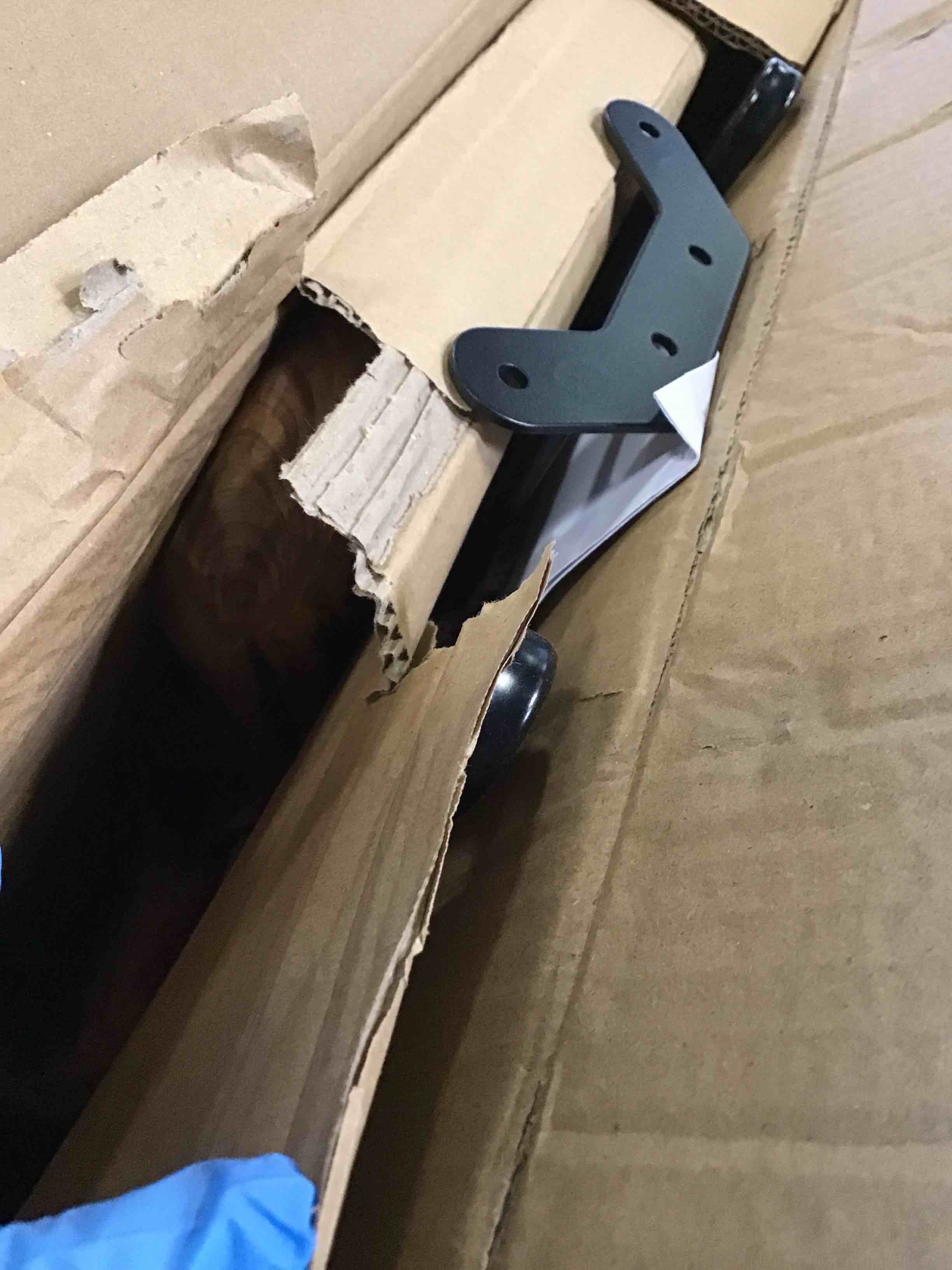 https://s3.amazonaws.com/lotting-images-prod/bidfta/GRA1780383_1740504384903.jpeg