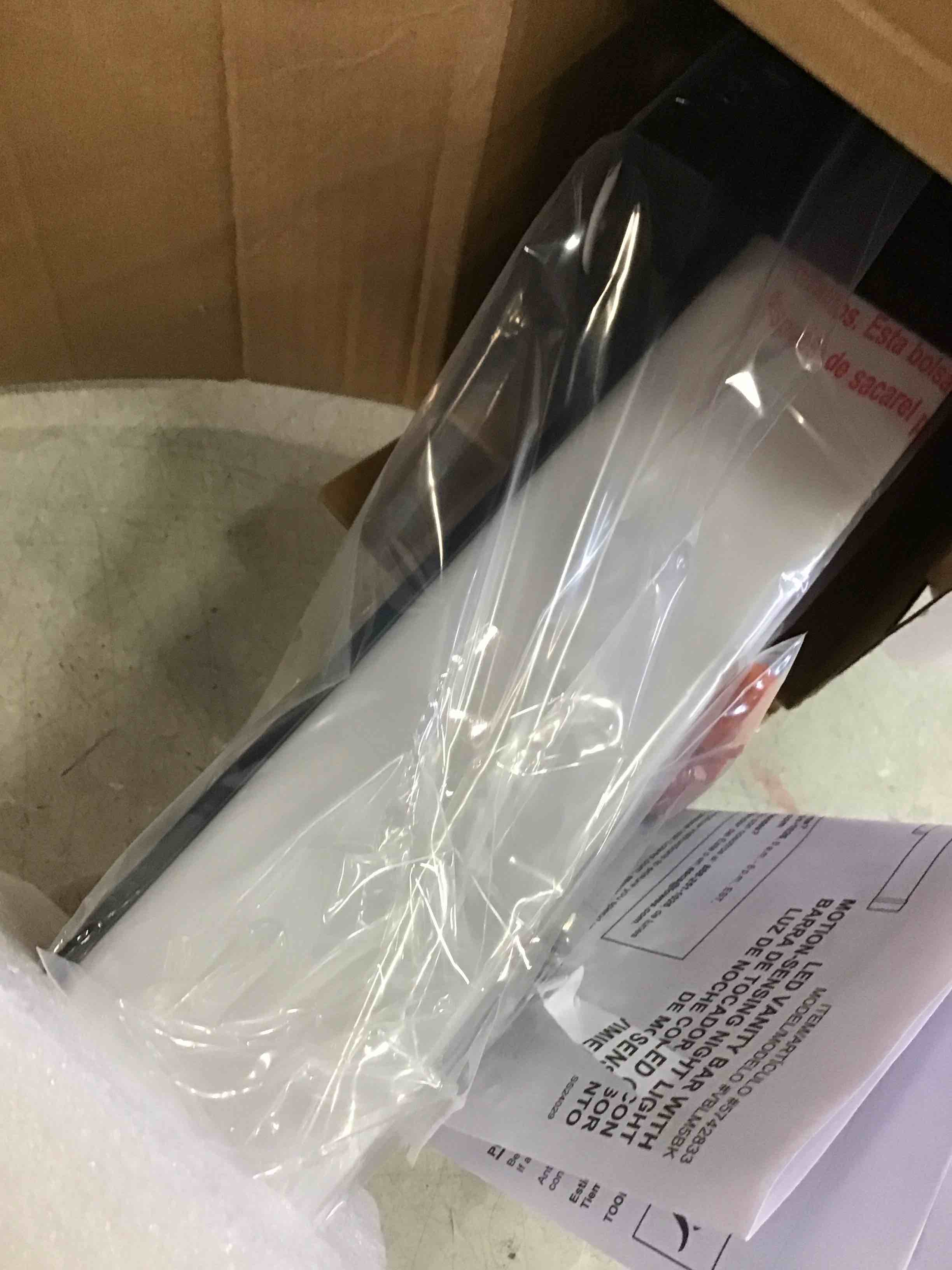 https://s3.amazonaws.com/lotting-images-prod/bidfta/GRA1781273_1740772077526.jpeg