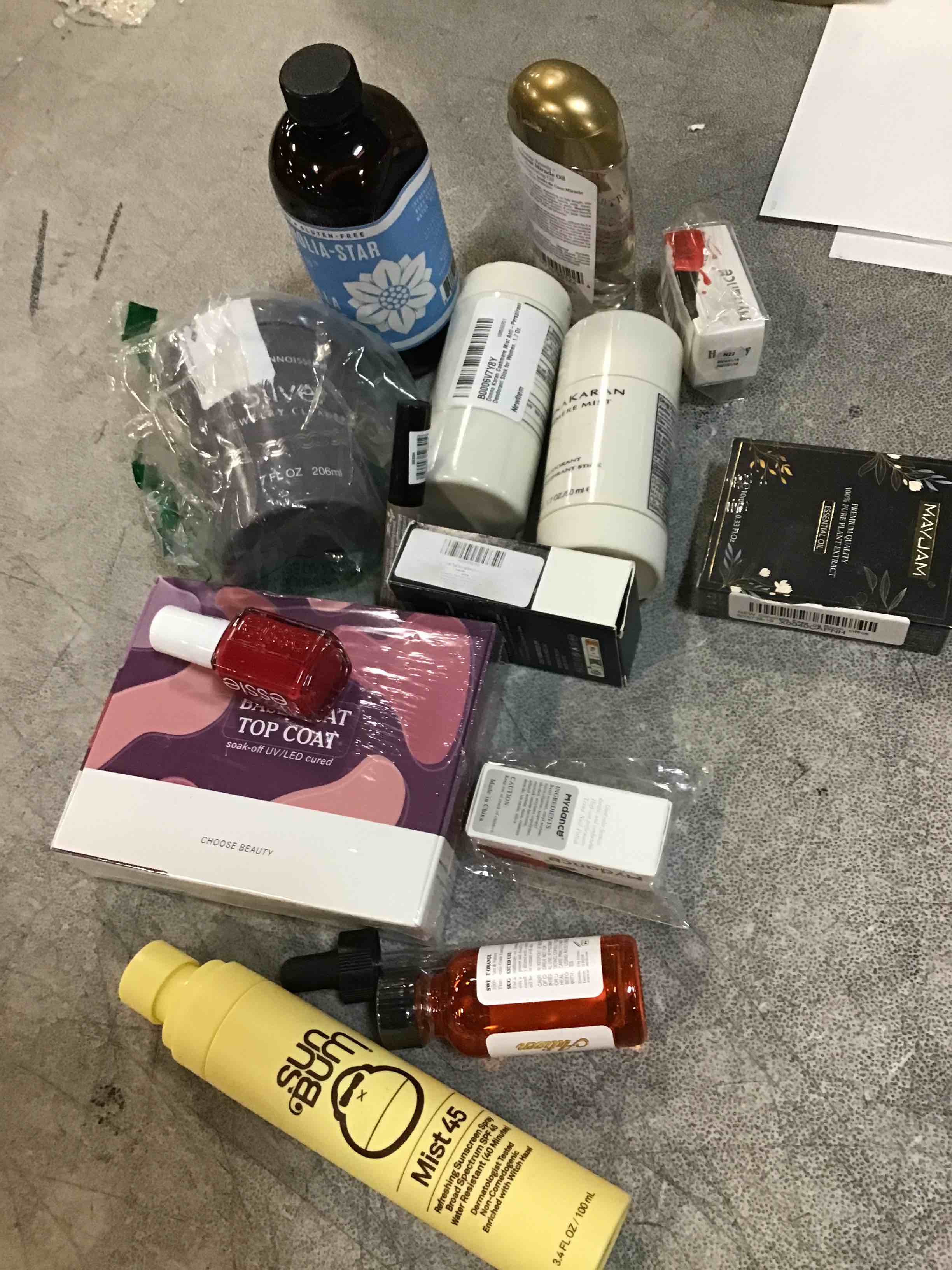 https://s3.amazonaws.com/lotting-images-prod/bidfta/GRA1785321_1738687656576.jpeg