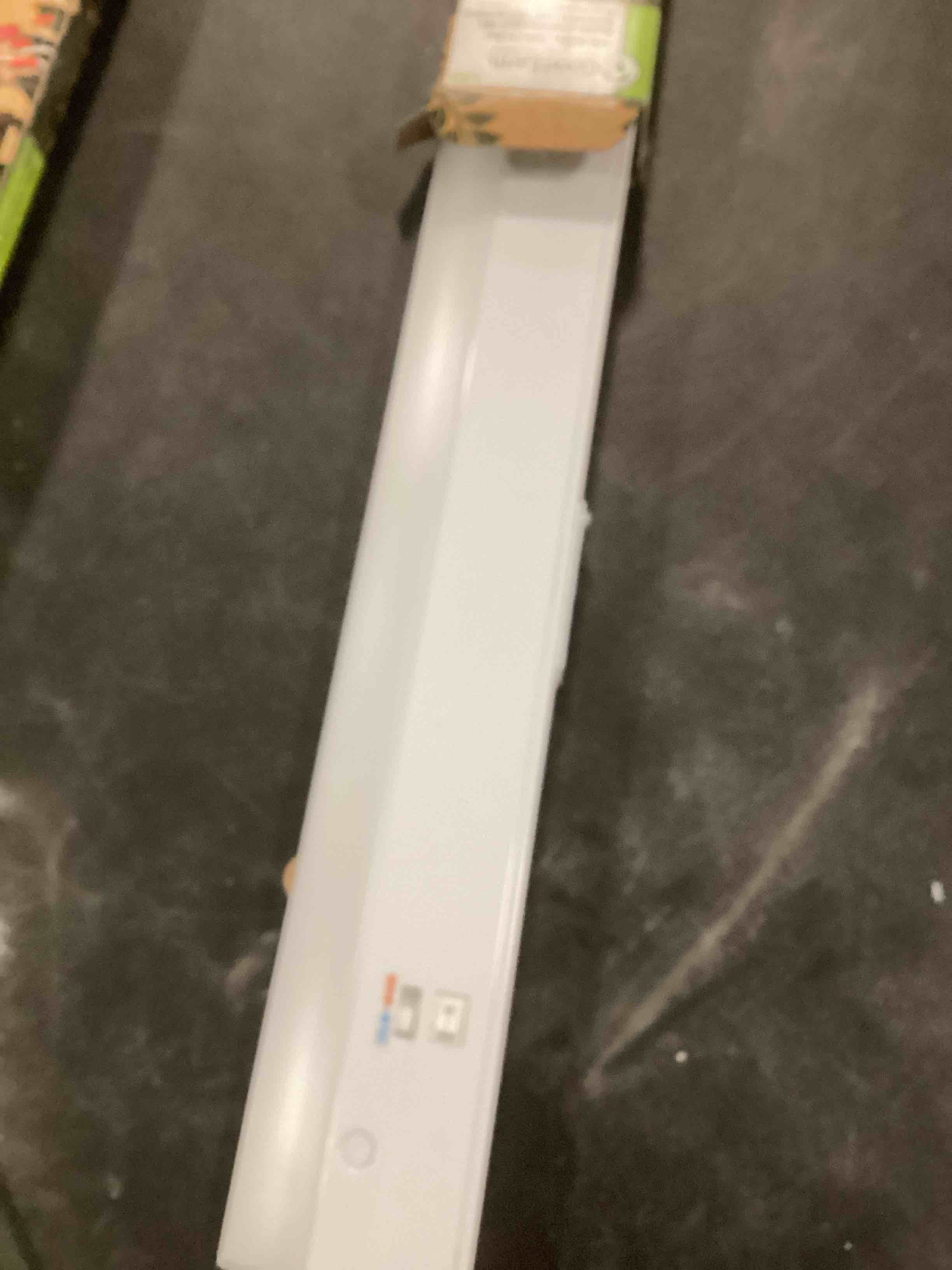 Good Earth Lighting 18 Led Bar Dw Cct Light UC1299-WH1-18LF0-G