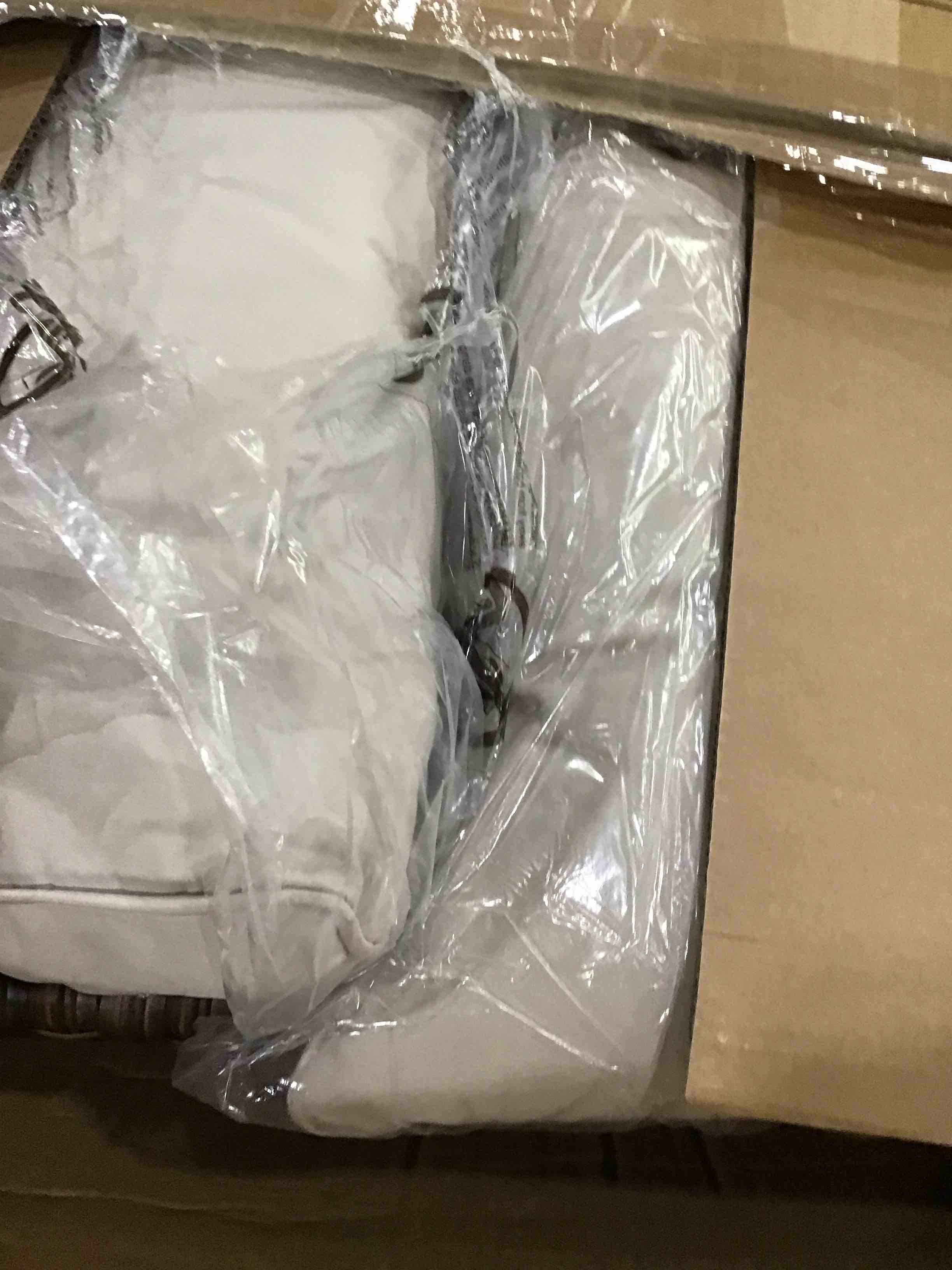 https://s3.amazonaws.com/lotting-images-prod/bidfta/GRA1793326_1749654452633.jpeg