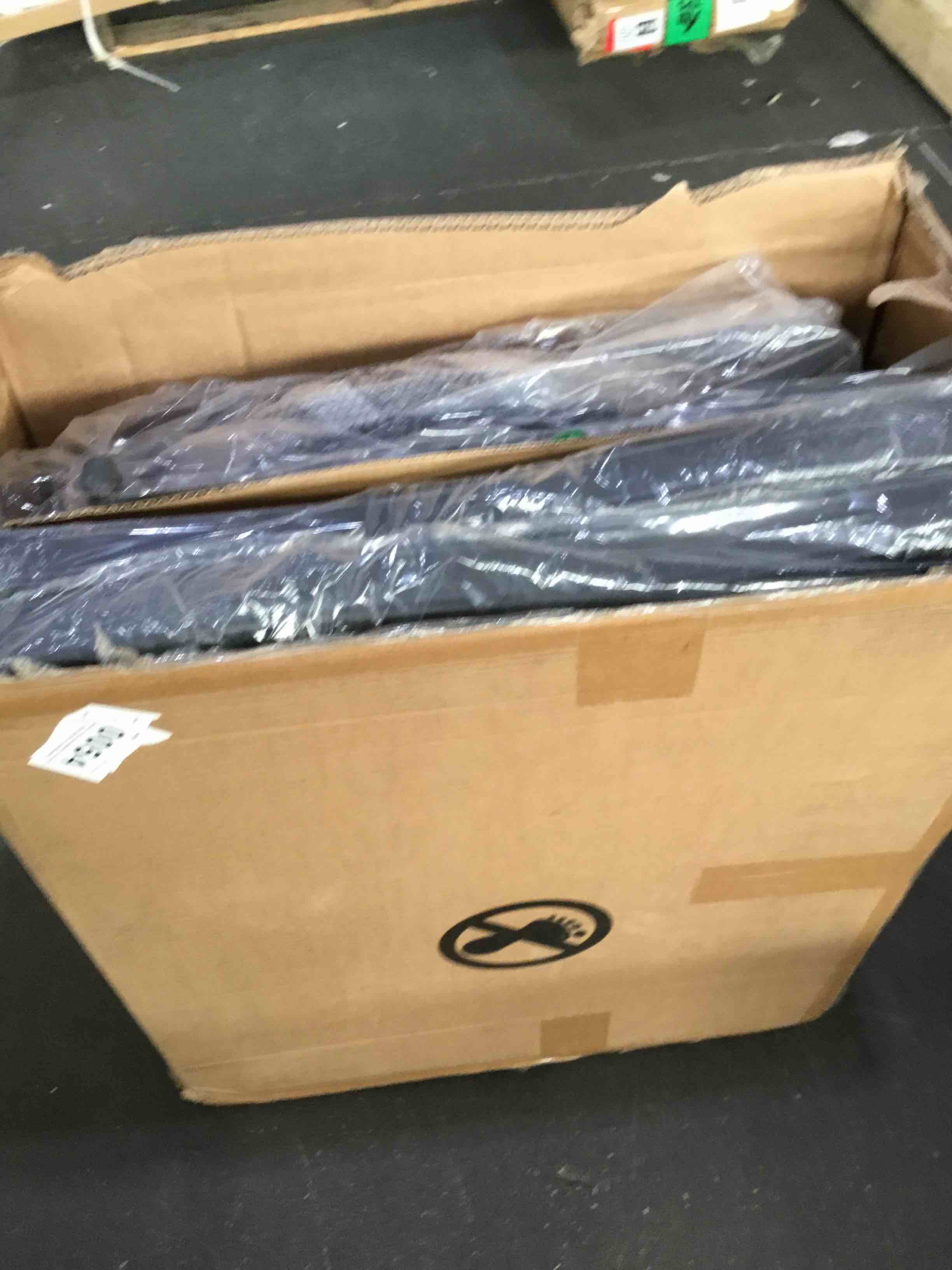https://s3.amazonaws.com/lotting-images-prod/bidfta/GRA1794149_1751923020848.jpeg