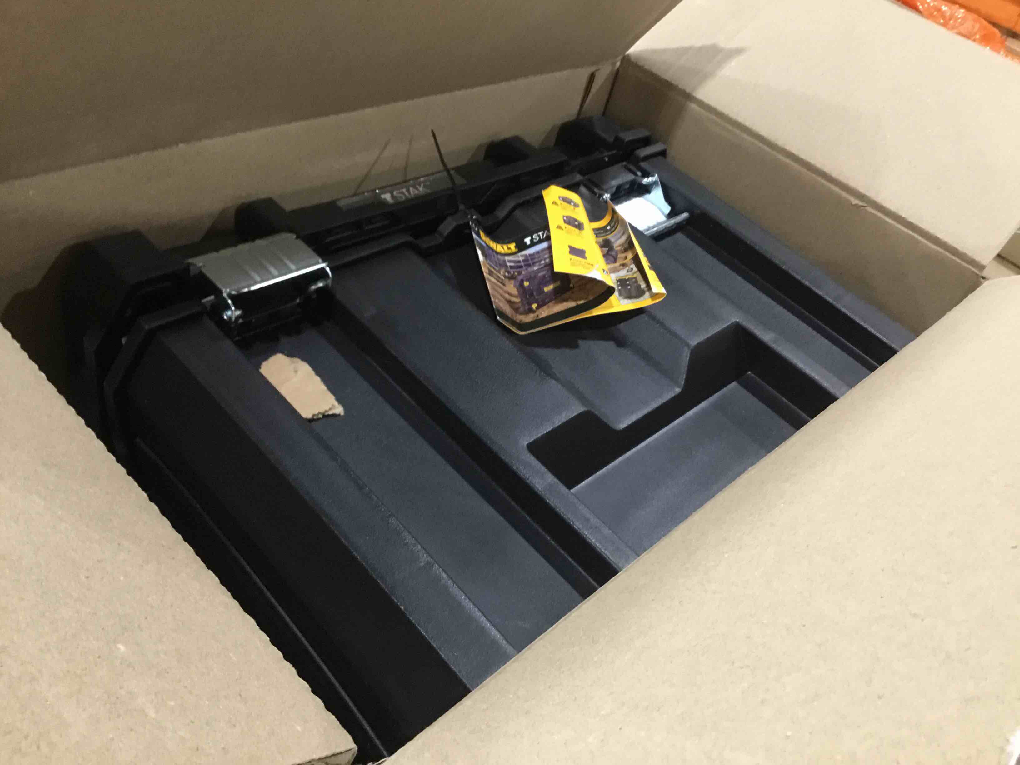 https://s3.amazonaws.com/lotting-images-prod/bidfta/GRA1795134_1744388771844.jpeg