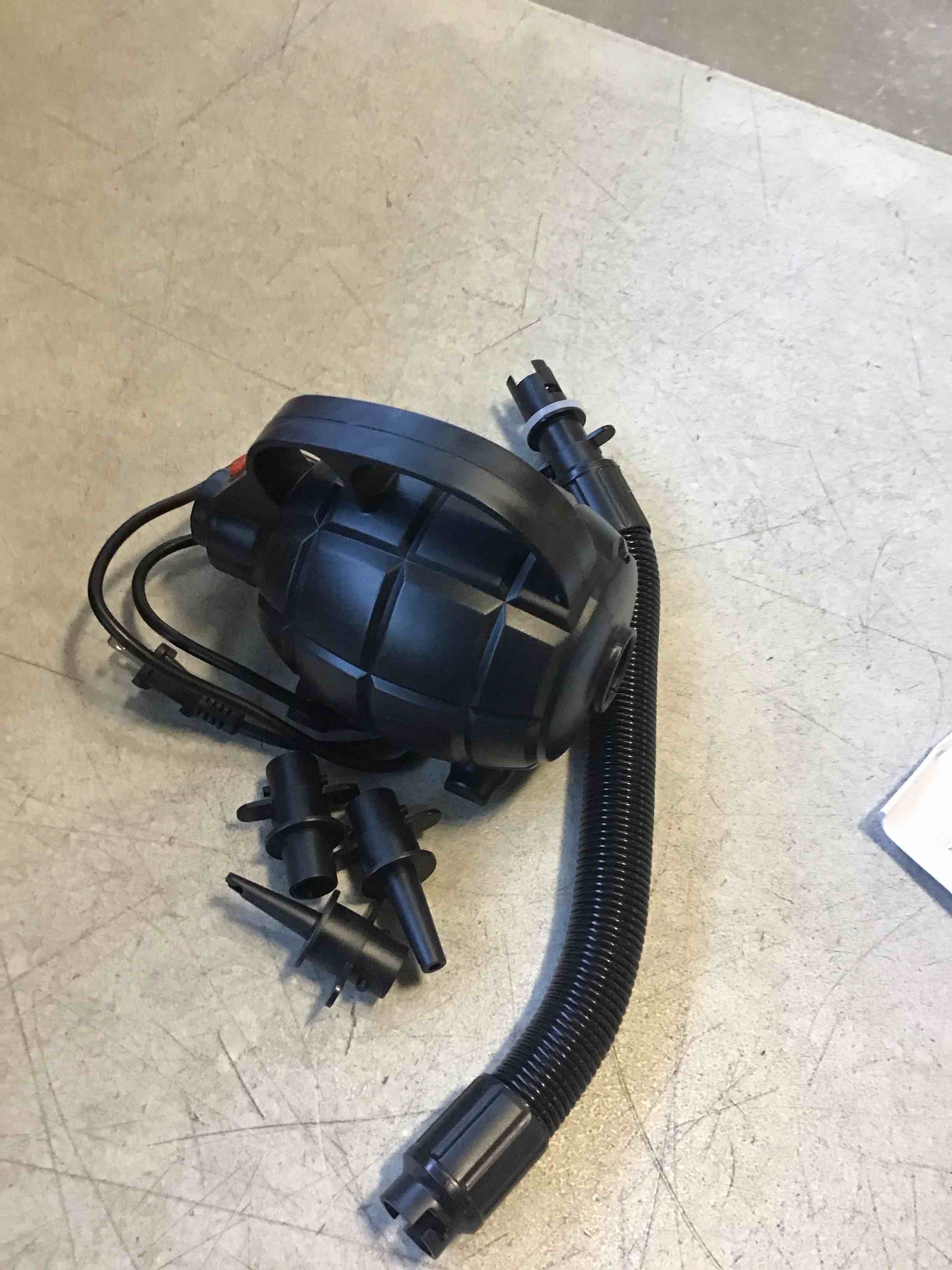 https://s3.amazonaws.com/lotting-images-prod/bidfta/GRA1866514_1737123945703.jpeg