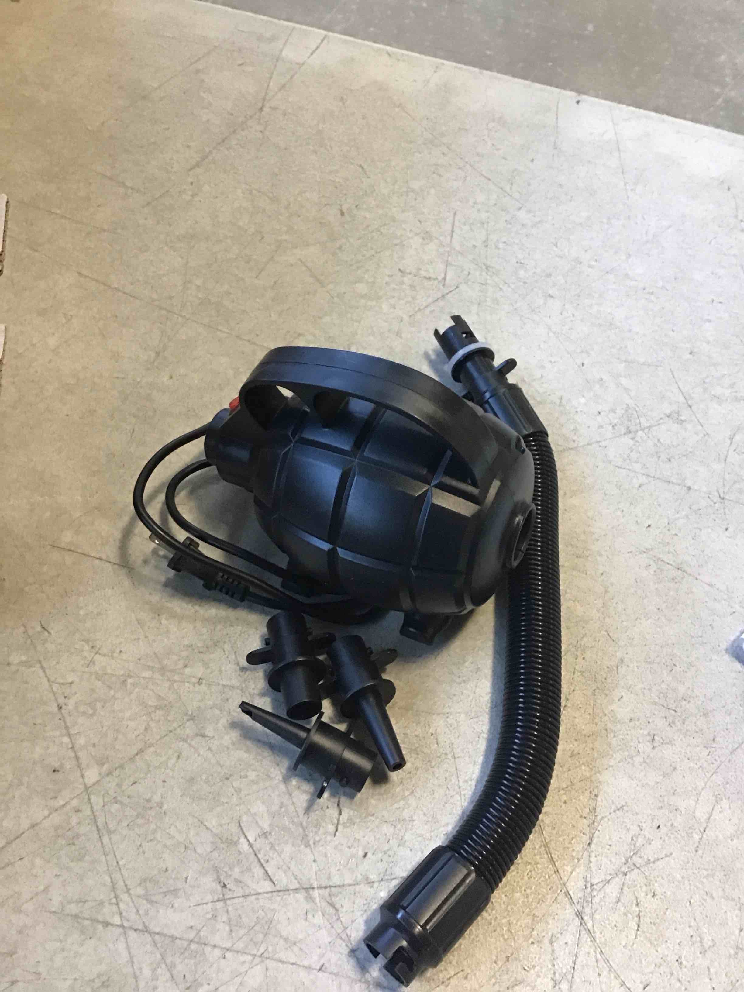 https://s3.amazonaws.com/lotting-images-prod/bidfta/GRA1866514_1737123947222.jpeg