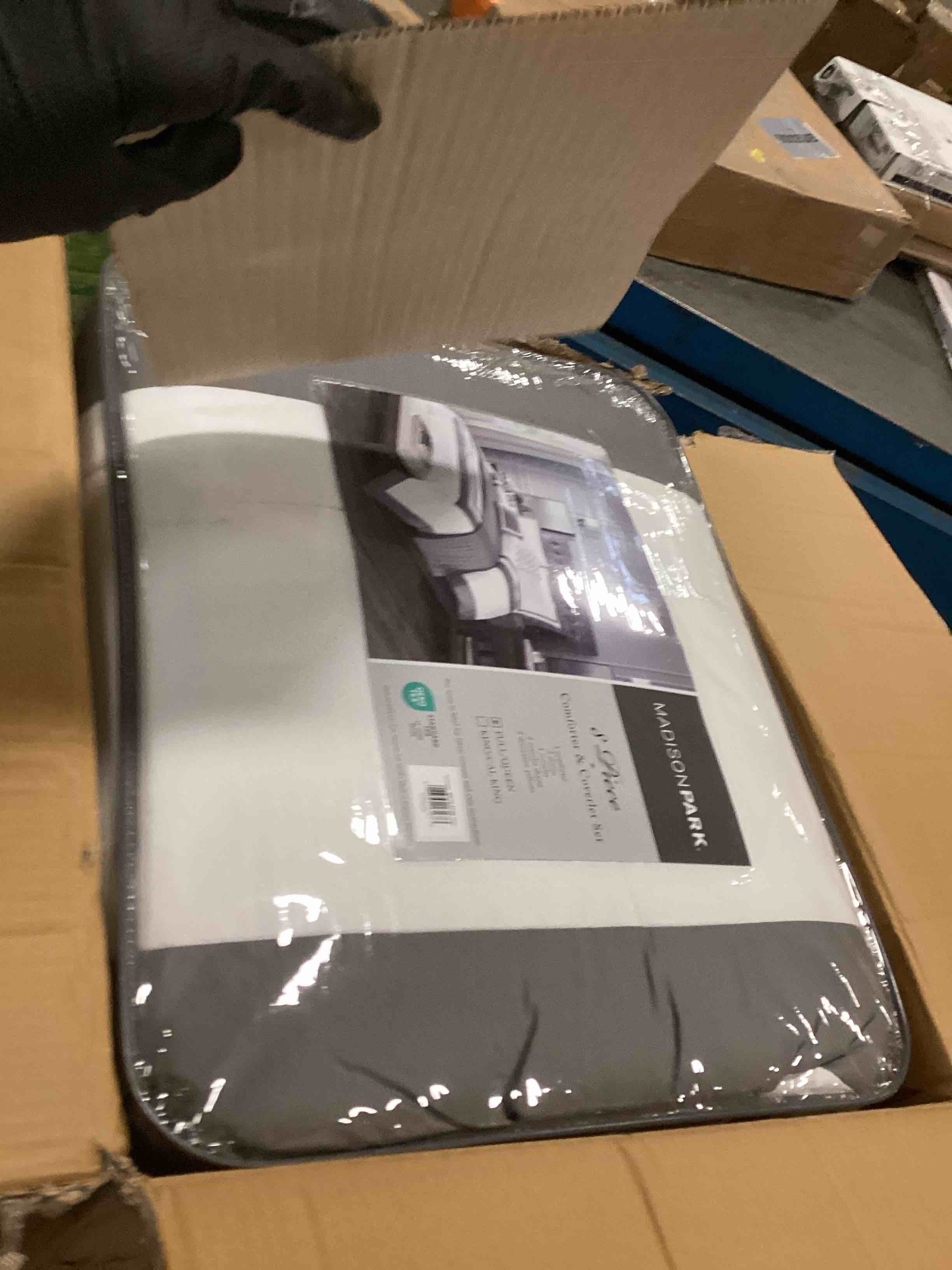 https://s3.amazonaws.com/lotting-images-prod/bidfta/GRA1868428_1736543441422.jpeg